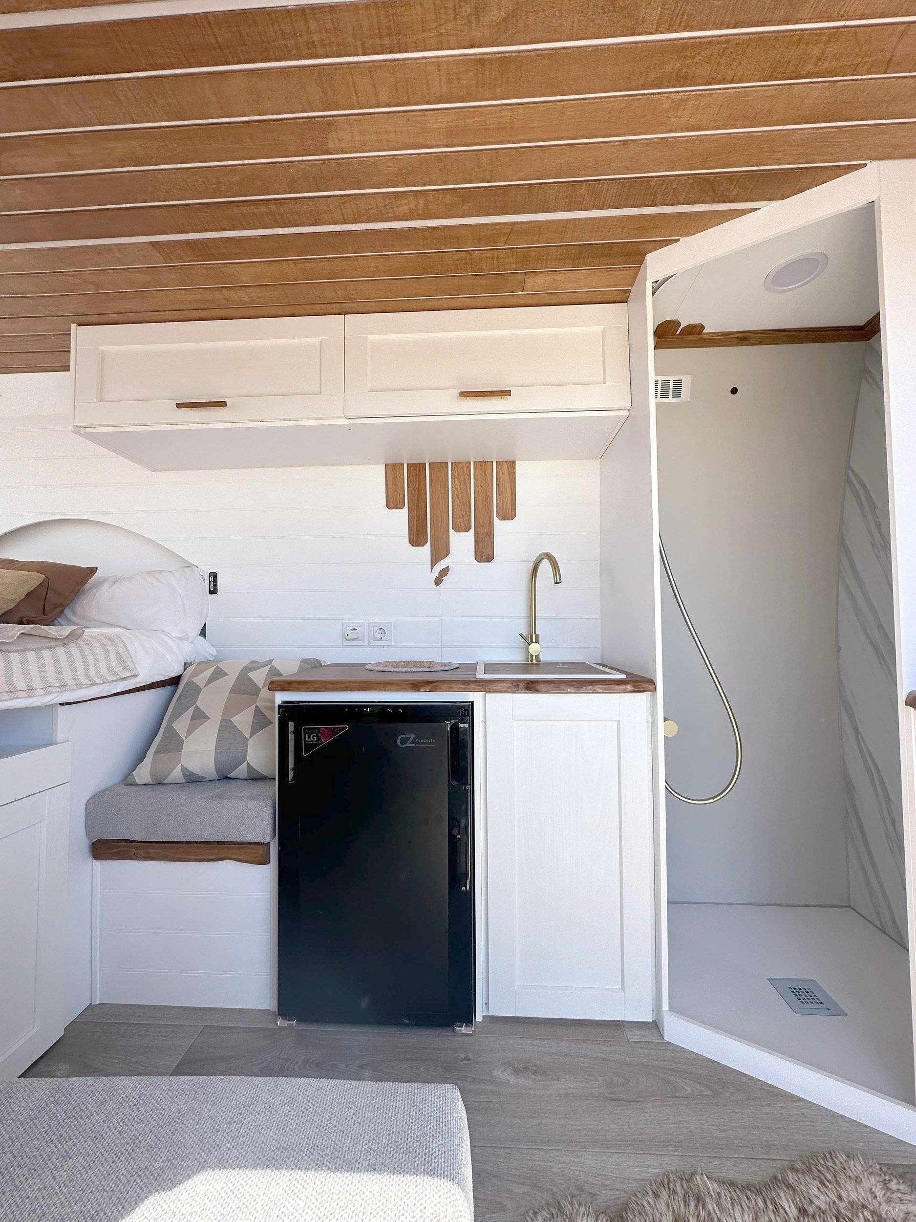 The Feather Van Original PREMIUM