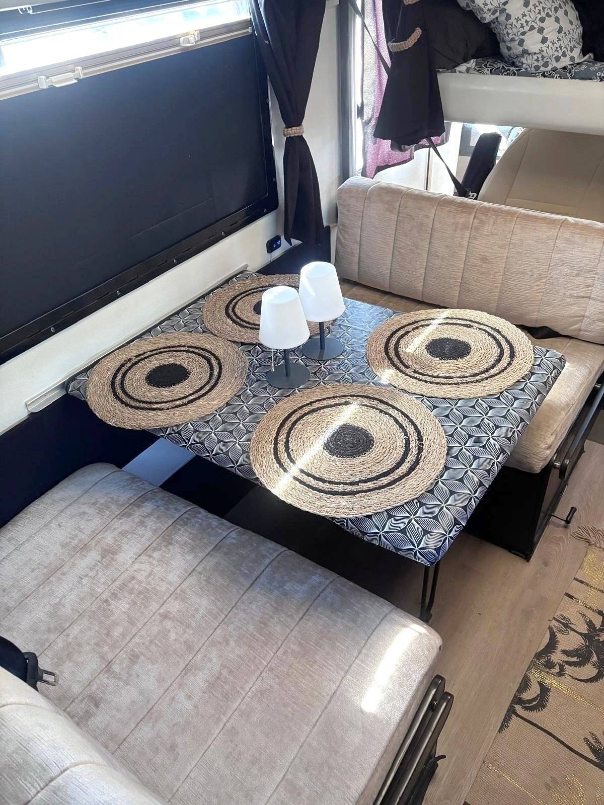 Comedor Citroën C25 2.5d - Yescapa