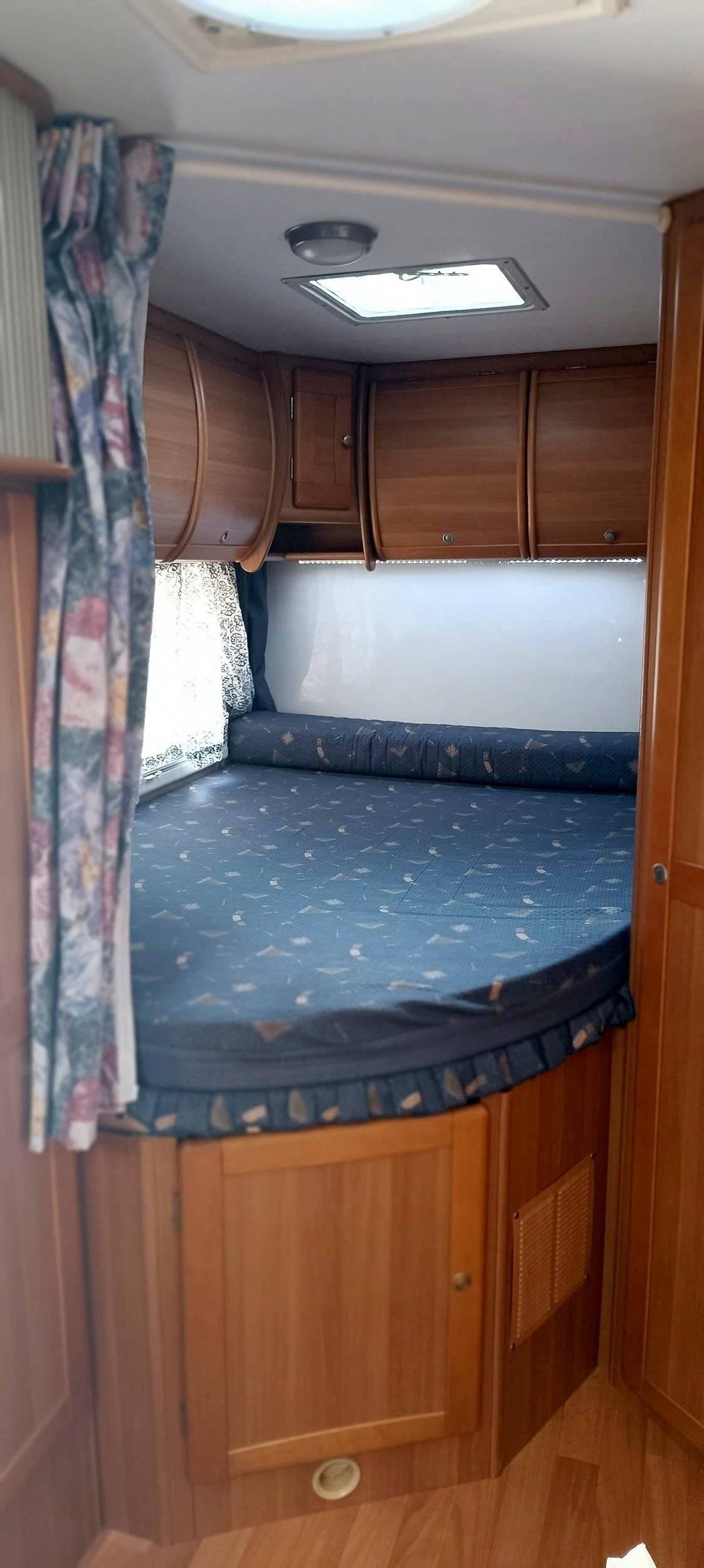 Berth Fiat Ducato 2.8 idTD 230 - Yescapa