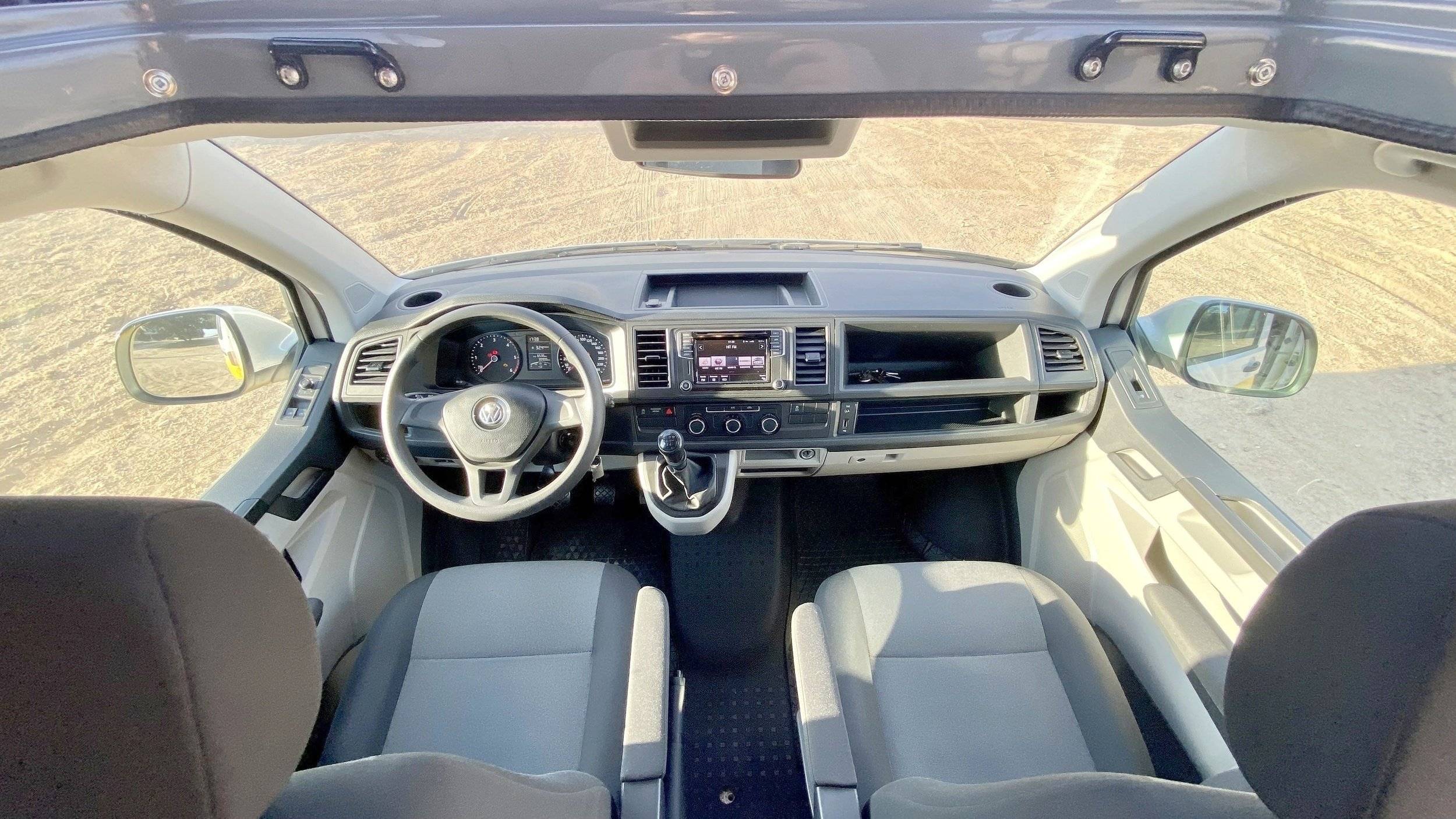 Volkswagen Transporter T6 (Amarilla)