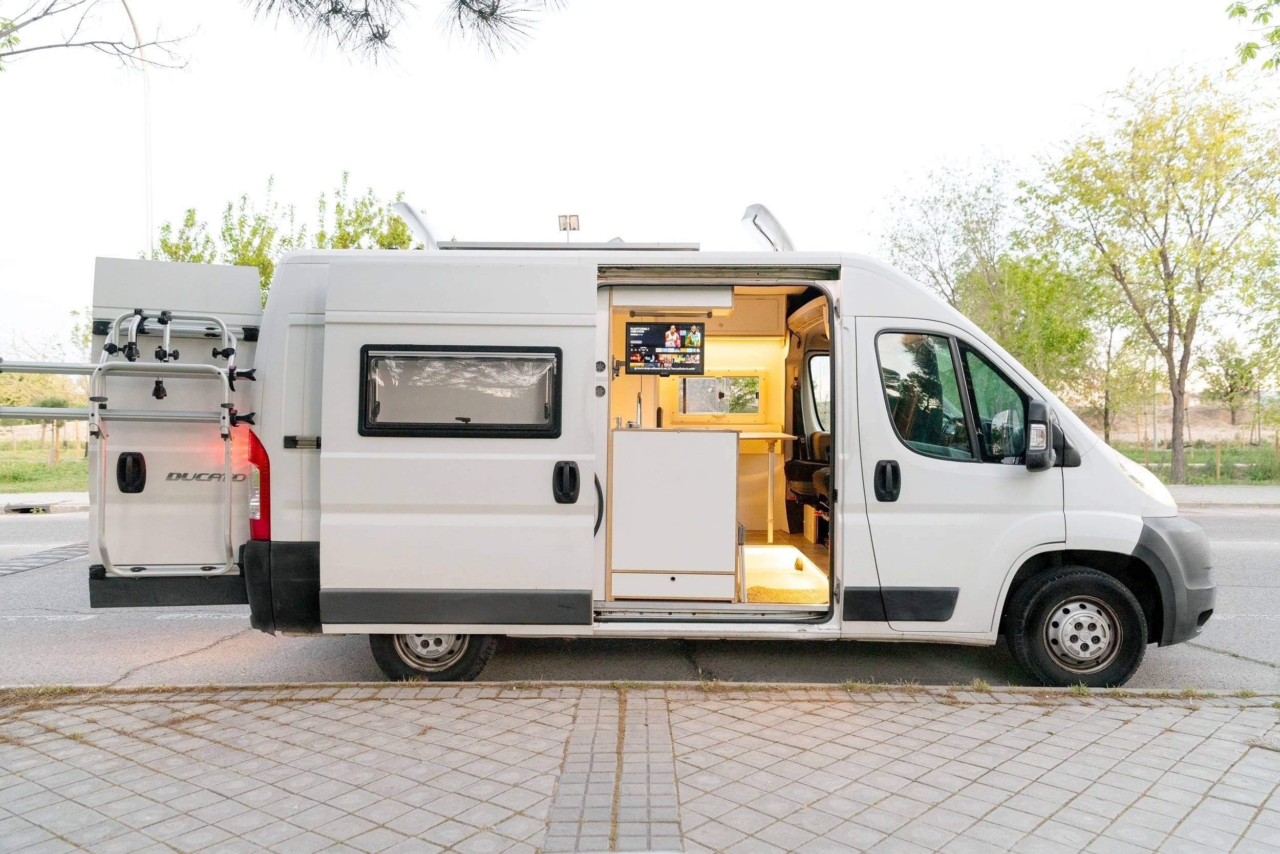 schräge Vorderansicht Fiat Ducato 120 Multijet - Yescapa