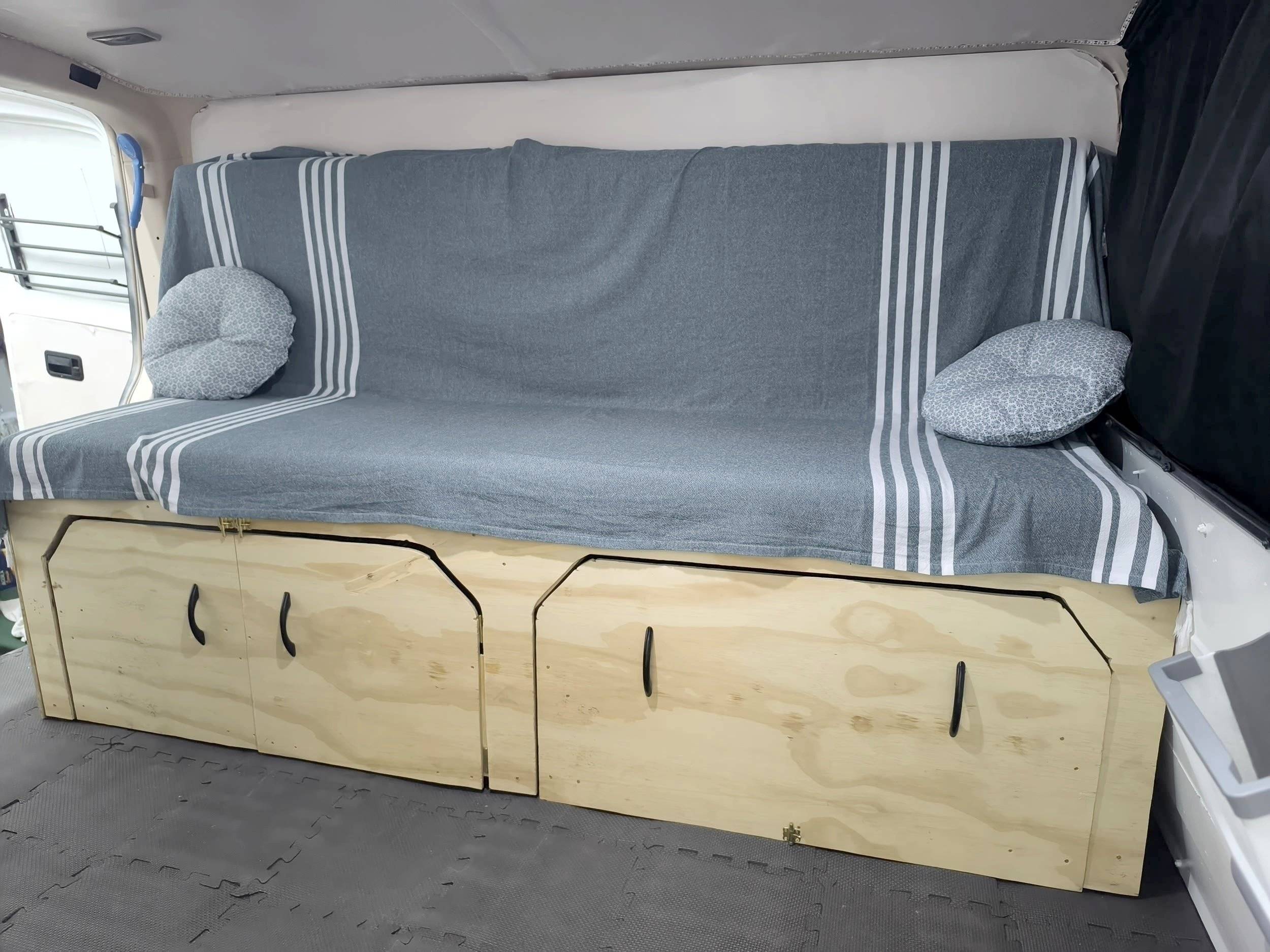 Schlafplätze Volkswagen TRANSPORTER - Yescapa