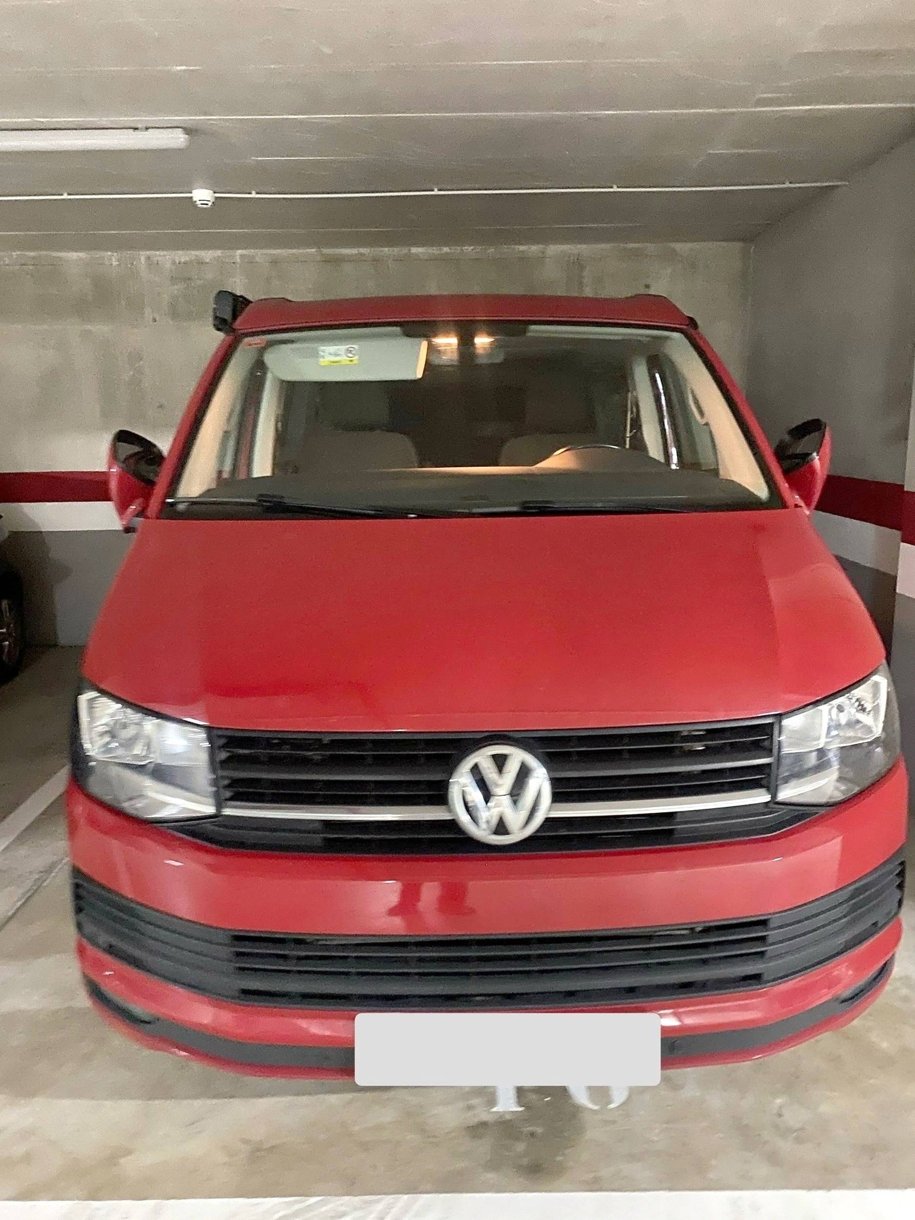 Vue avant de 3/4 Volkswagen California Beach - Yescapa
