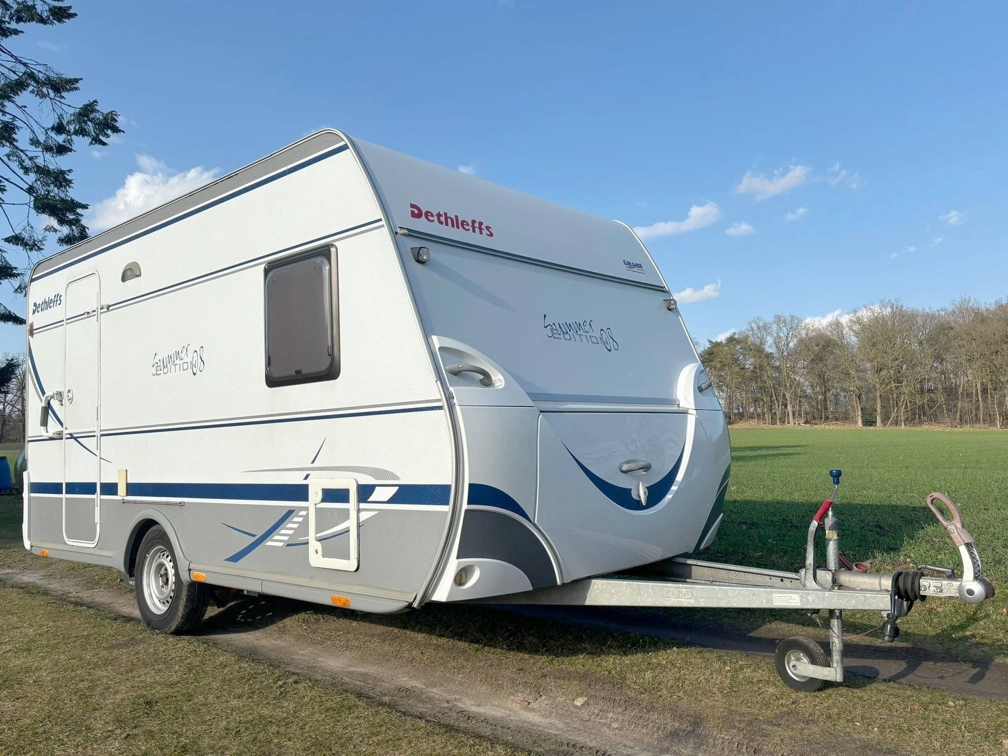 schräge Vorderansicht Mercedes - Yescapa