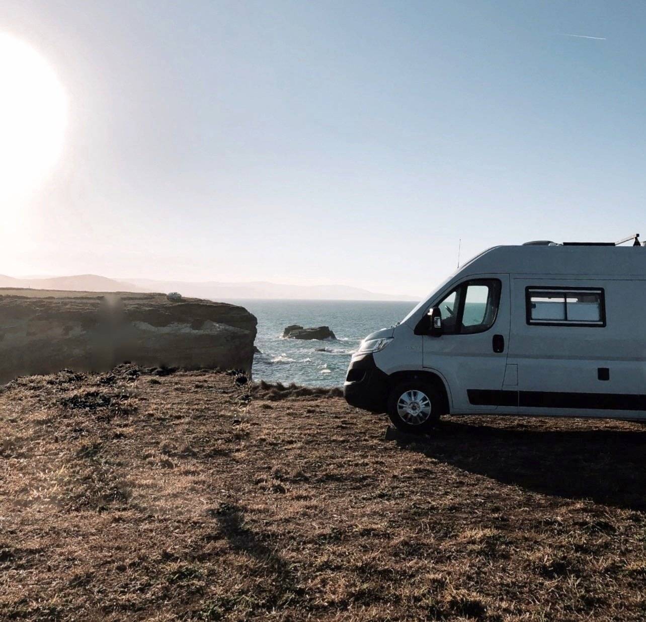 Vue avant de 3/4 Opel Movano - Yescapa