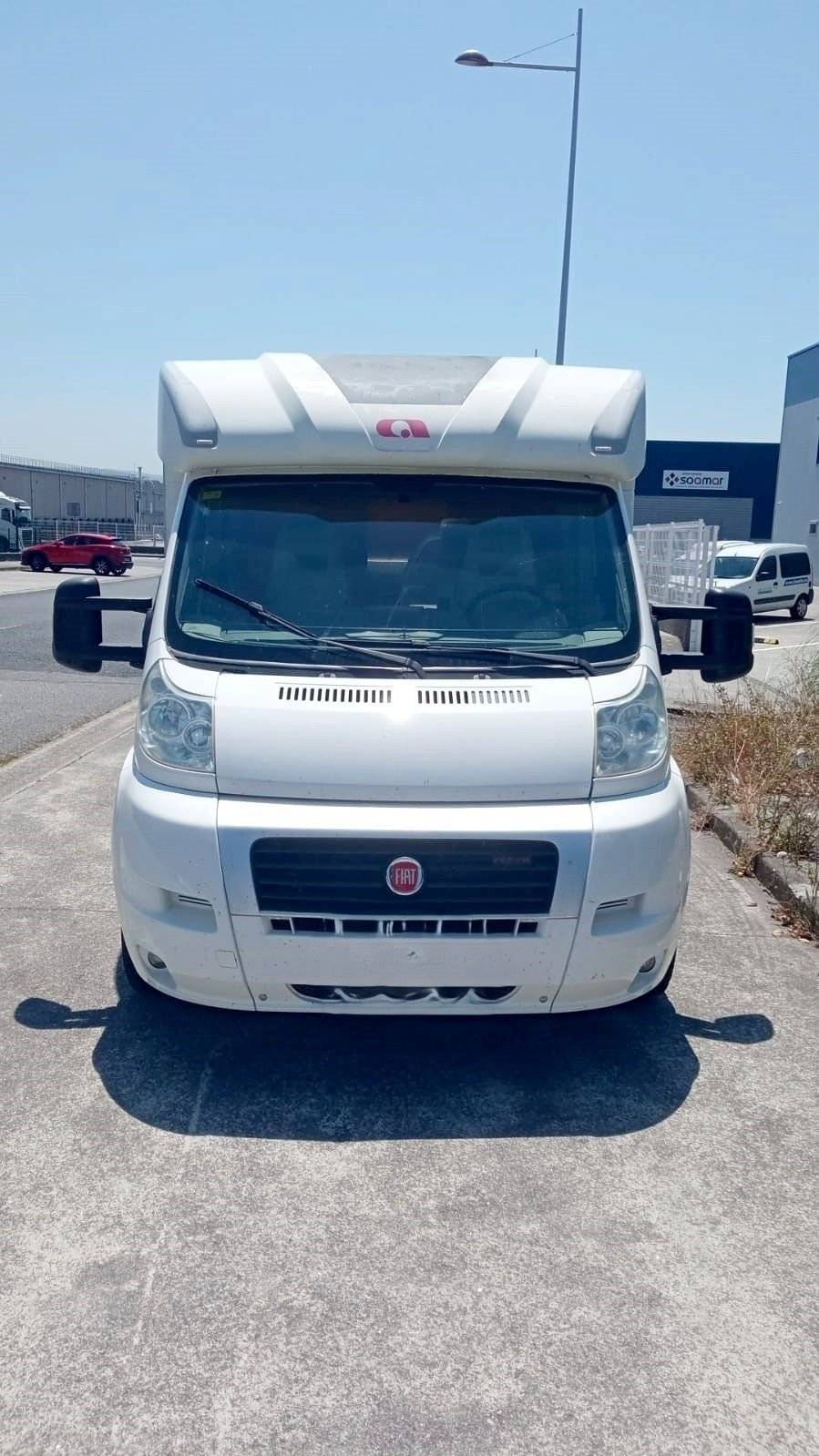 Vue avant de 3/4 Iveco IVECO - Yescapa