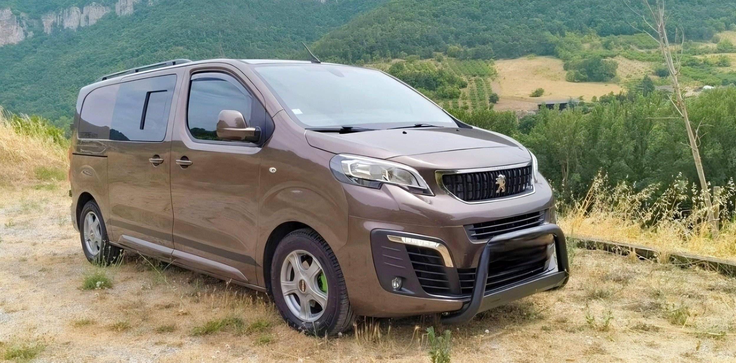 Vista de 3/4 Peugeot - Yescapa