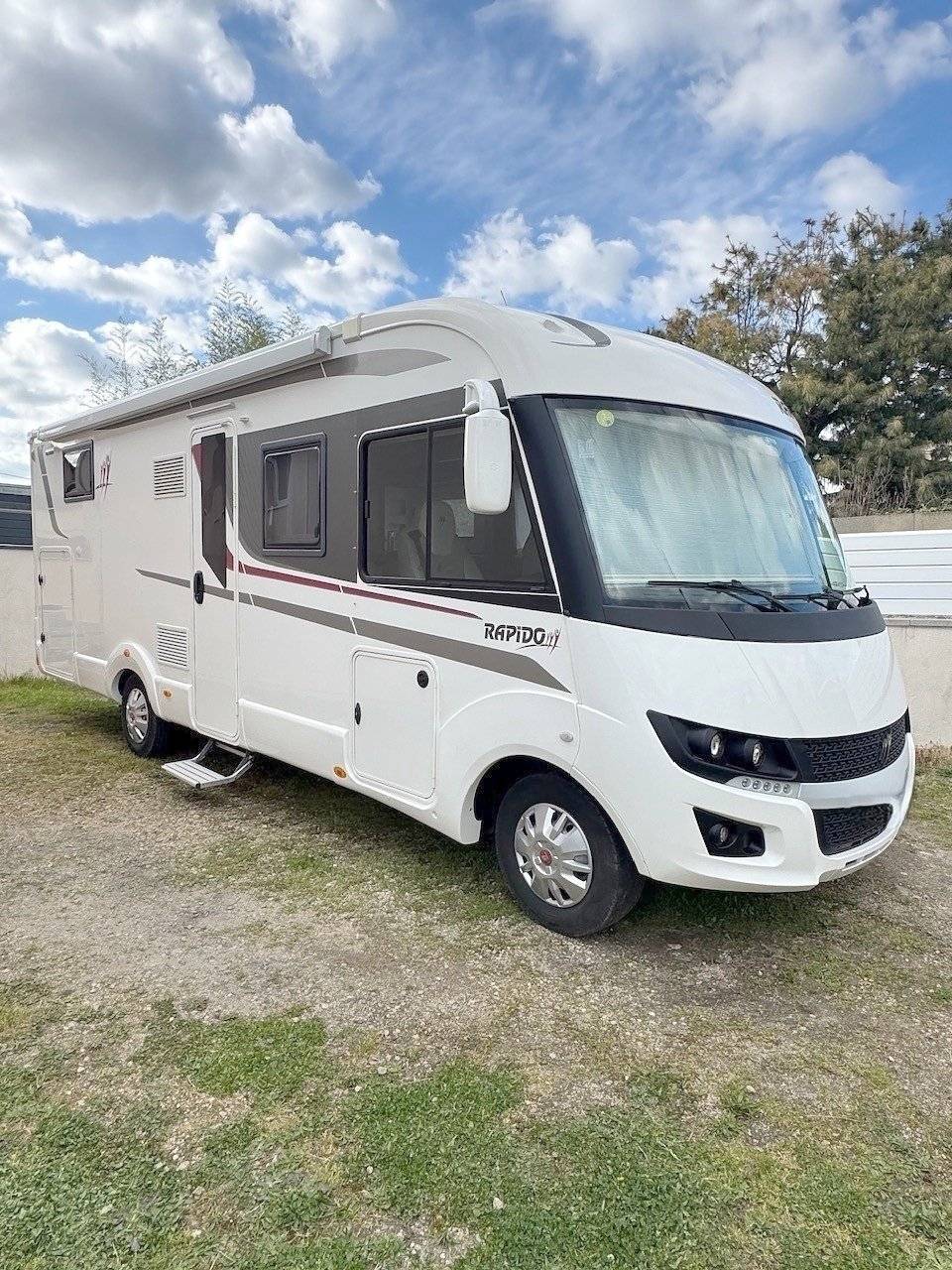 schräge Vorderansicht Fiat Ducato 2,3 l Multijet 130 ch. - Yescapa