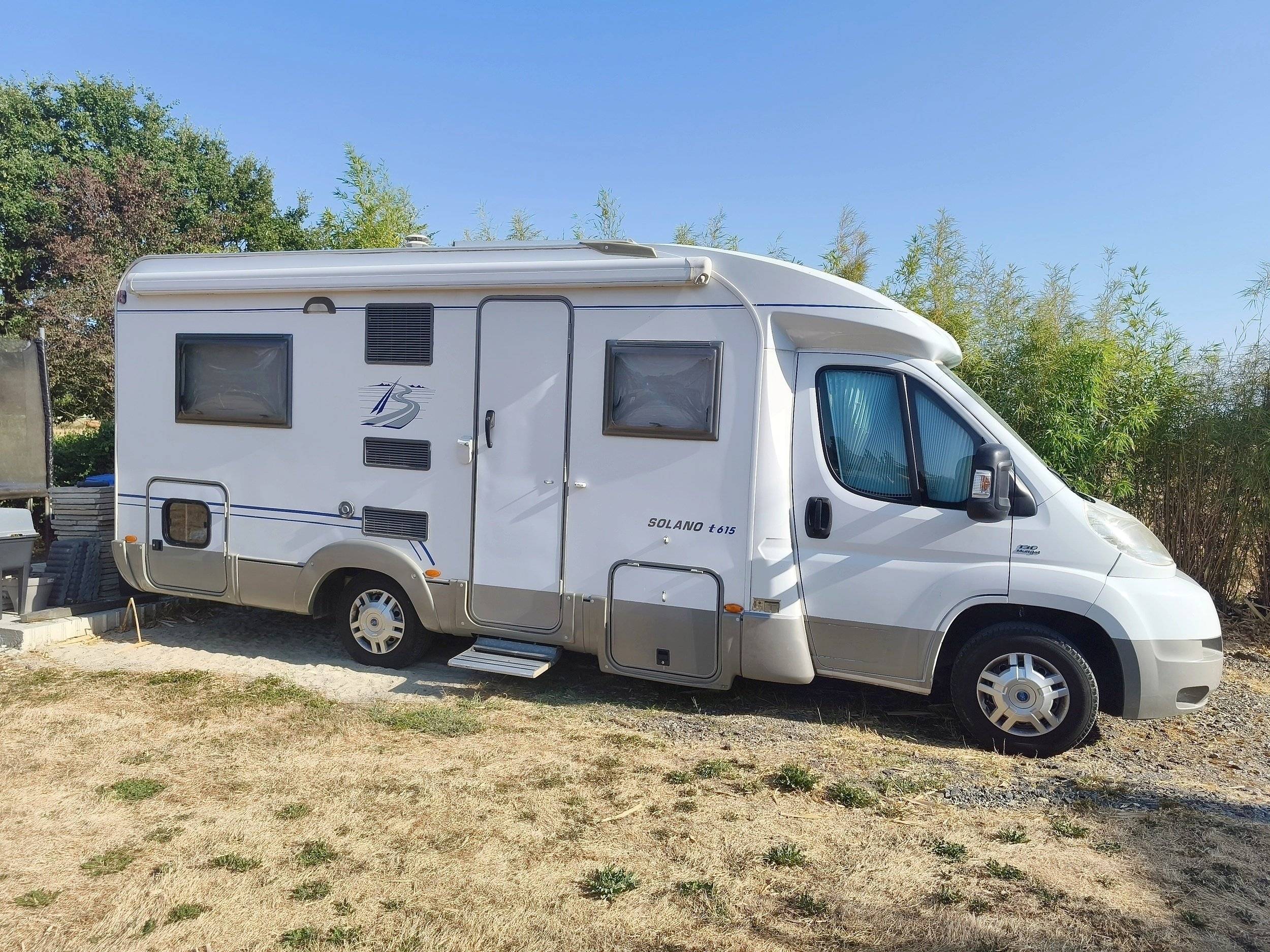 Vista de 3/4 Fiat 2,3 l 130 ch - Yescapa