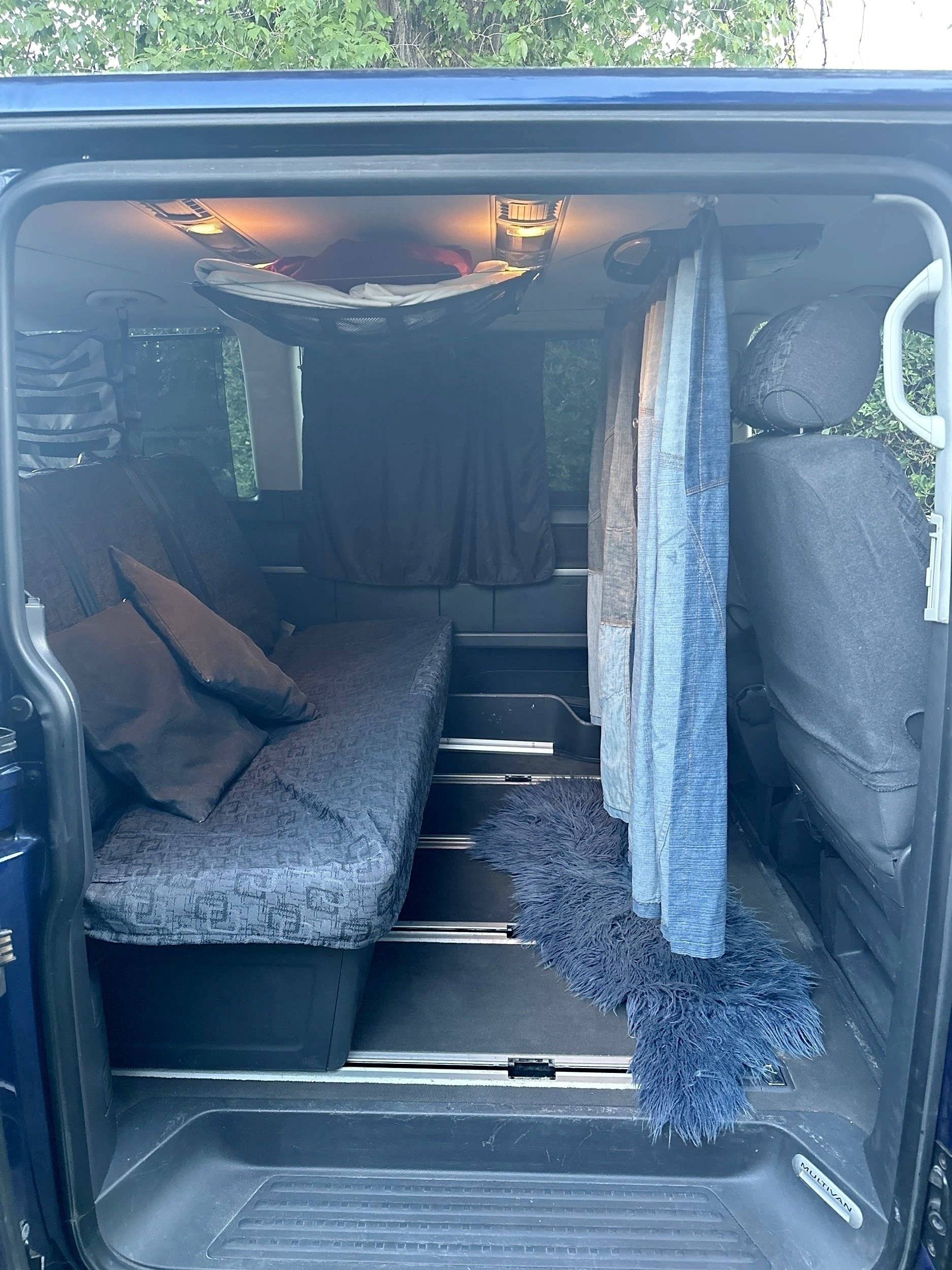 Berth Volkswagen T5 2,5 l 130 ch - Yescapa