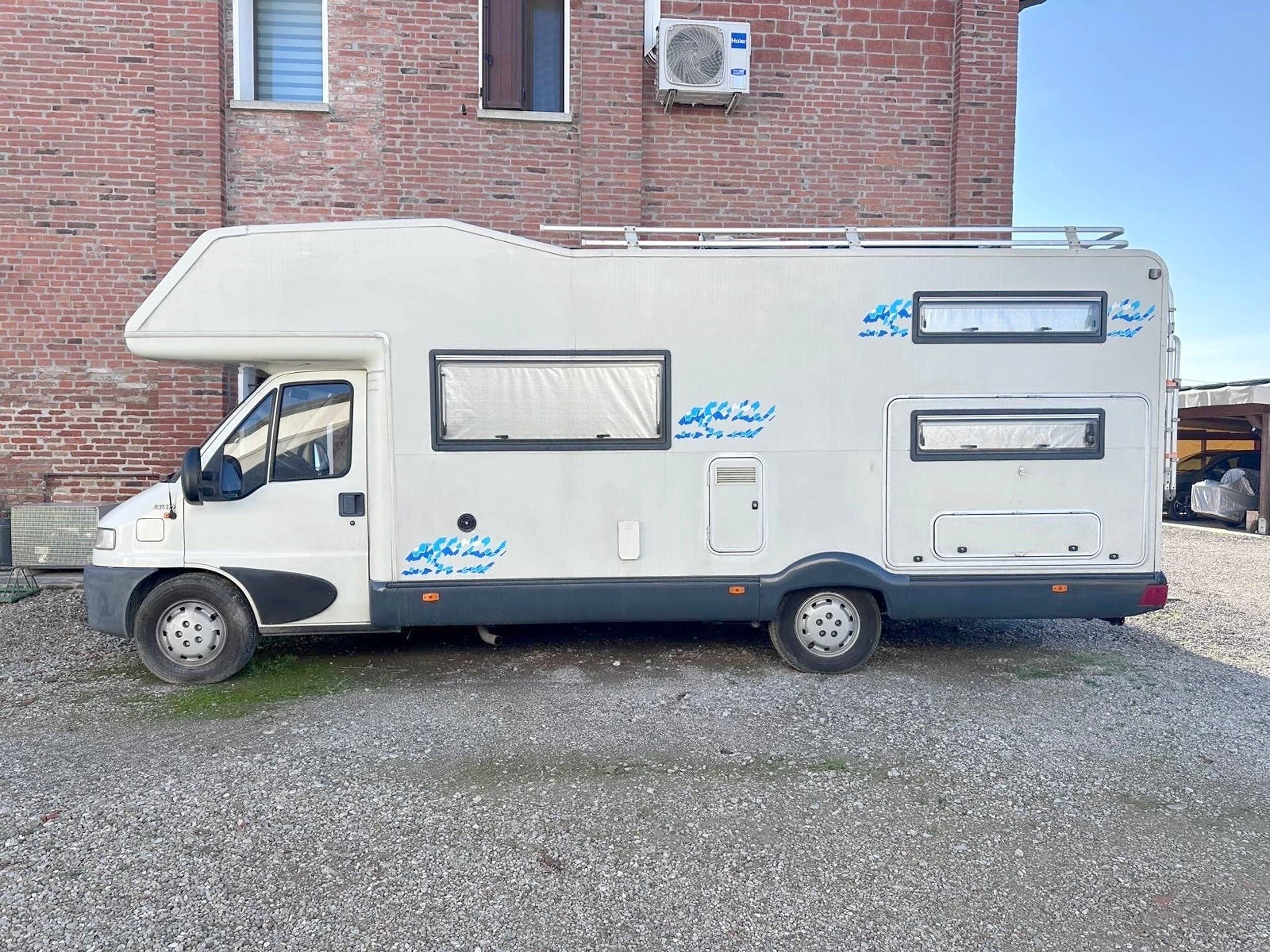 schräge Vorderansicht Fiat ducato 2,8 jtd - Yescapa