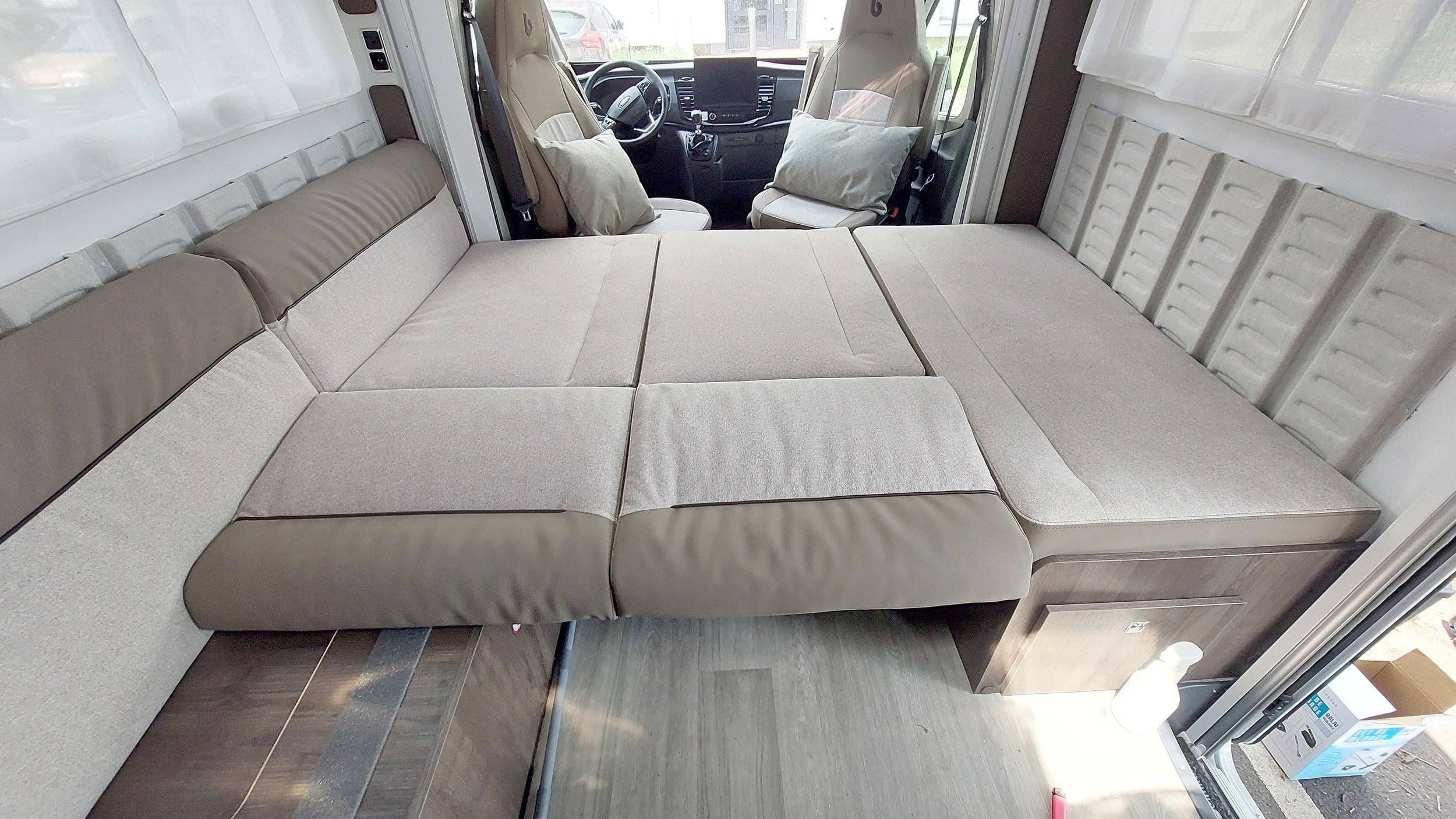 Couchages Ford Transit 2,0 l 130 ch - Yescapa