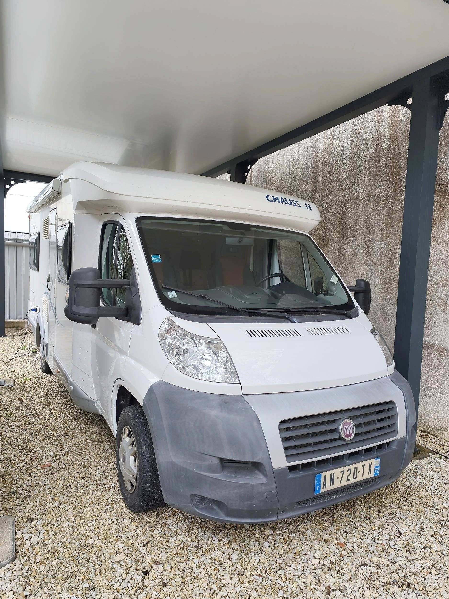 Vista frontale a ¾ Fiat Ducato 2,3 l Multijet 130 ch. - Yescapa