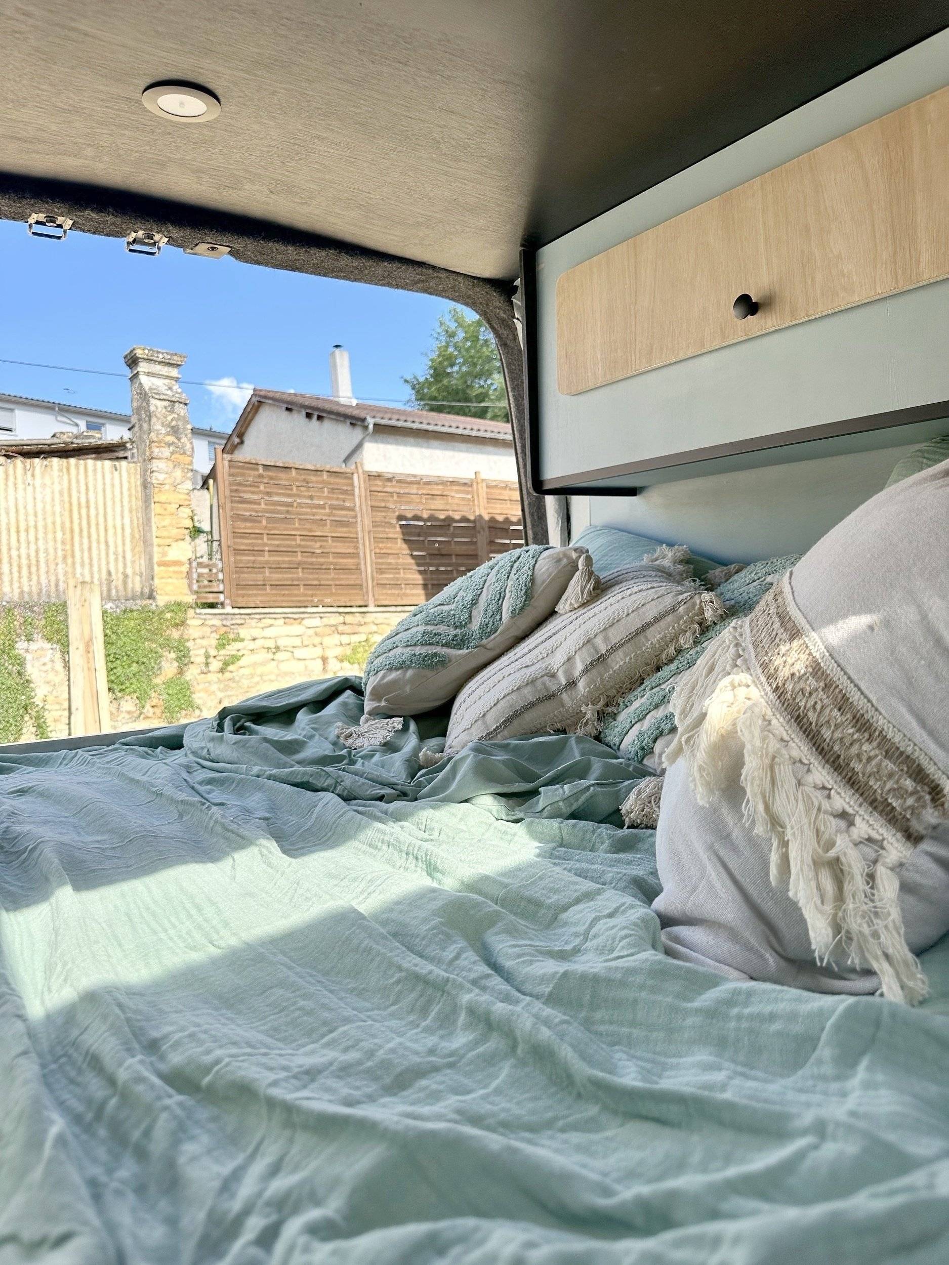Berth Renault Master 2,5 l dCi 120 ch. - Yescapa