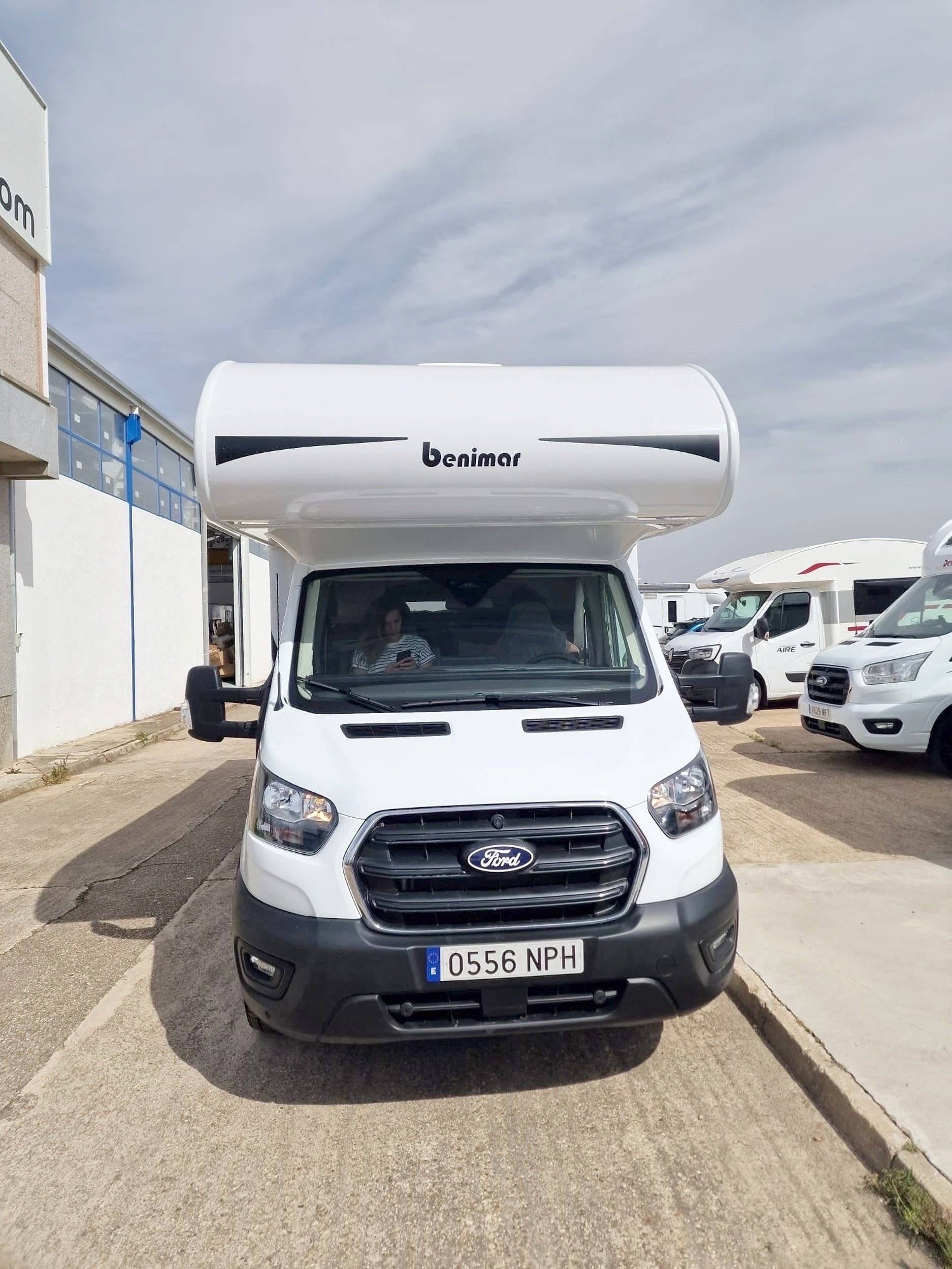 Vista de 3/4 Ford Ford - Yescapa