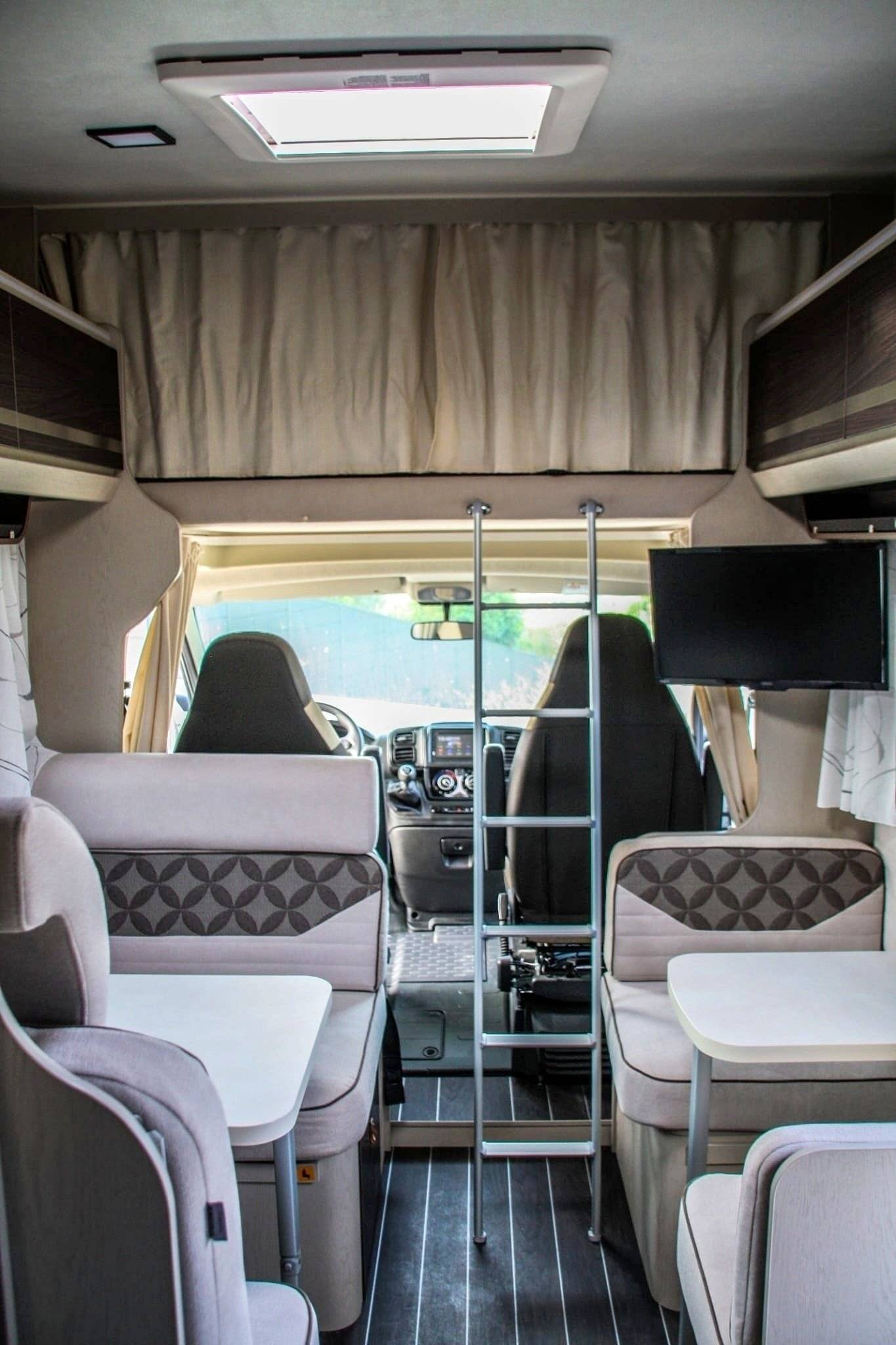 Área de jantar Fiat Fiat ducato - Yescapa