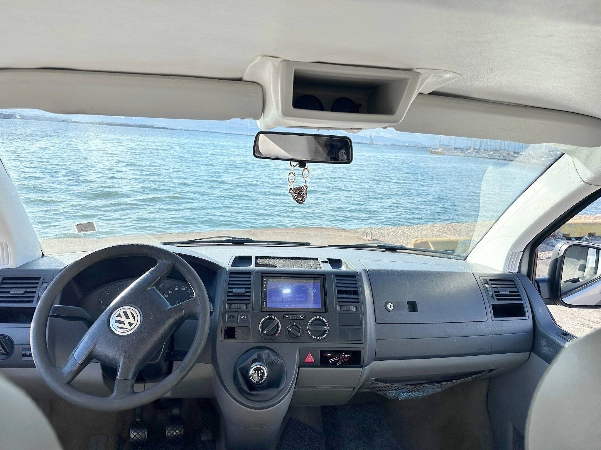 Bestuurderplaats Volkswagen T5 1,9 l 102 ch - Yescapa