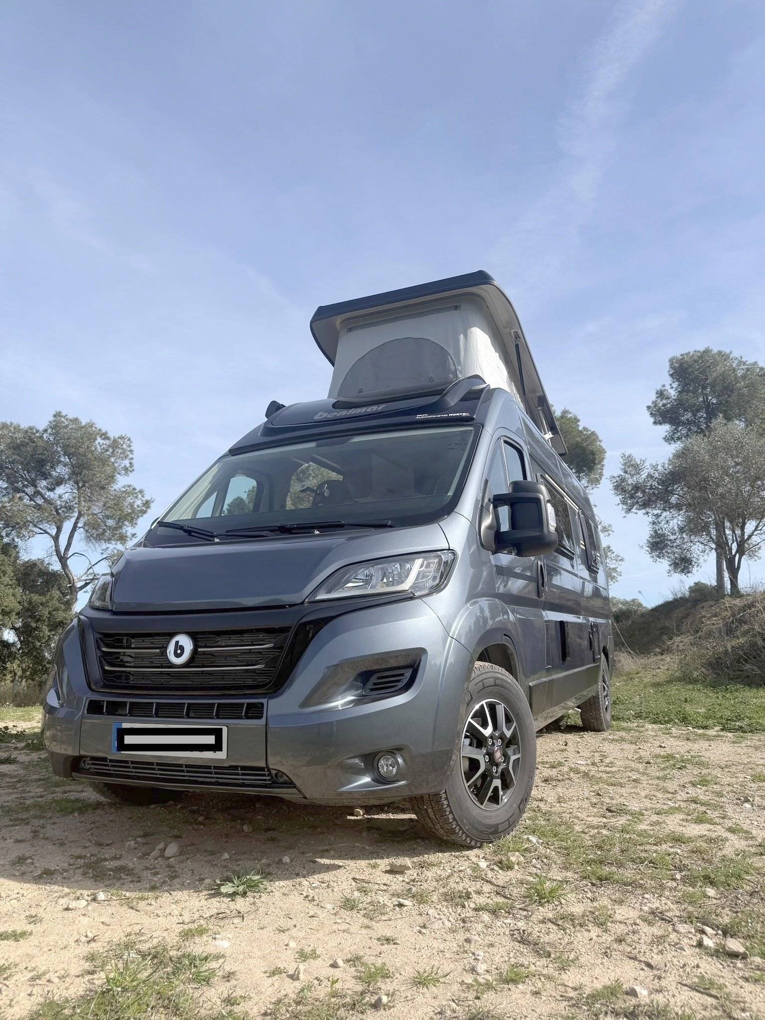 Vista frontale a ¾ Fiat - Yescapa