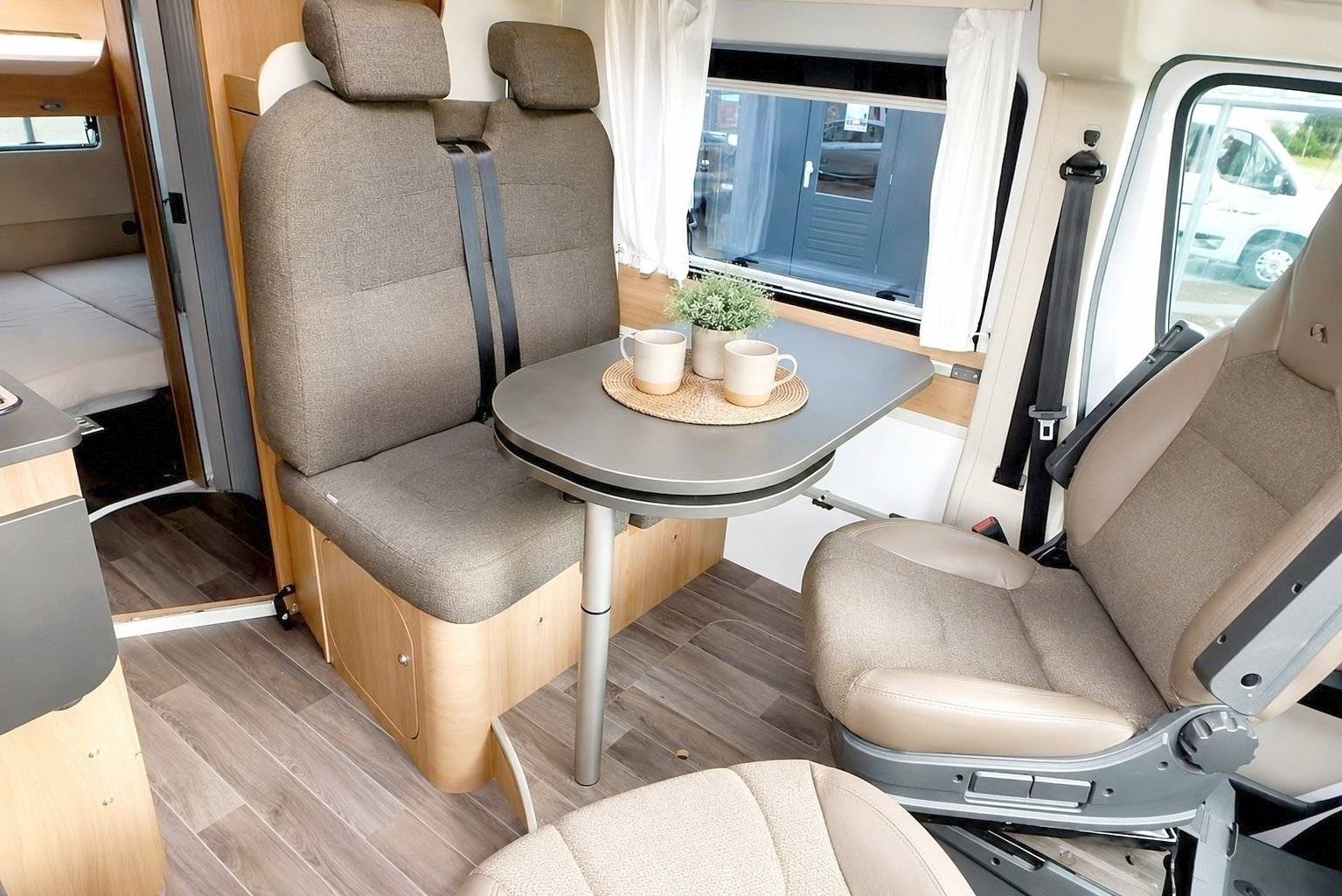 Comedor Fiat Ducato 2,3 130 ch - Yescapa