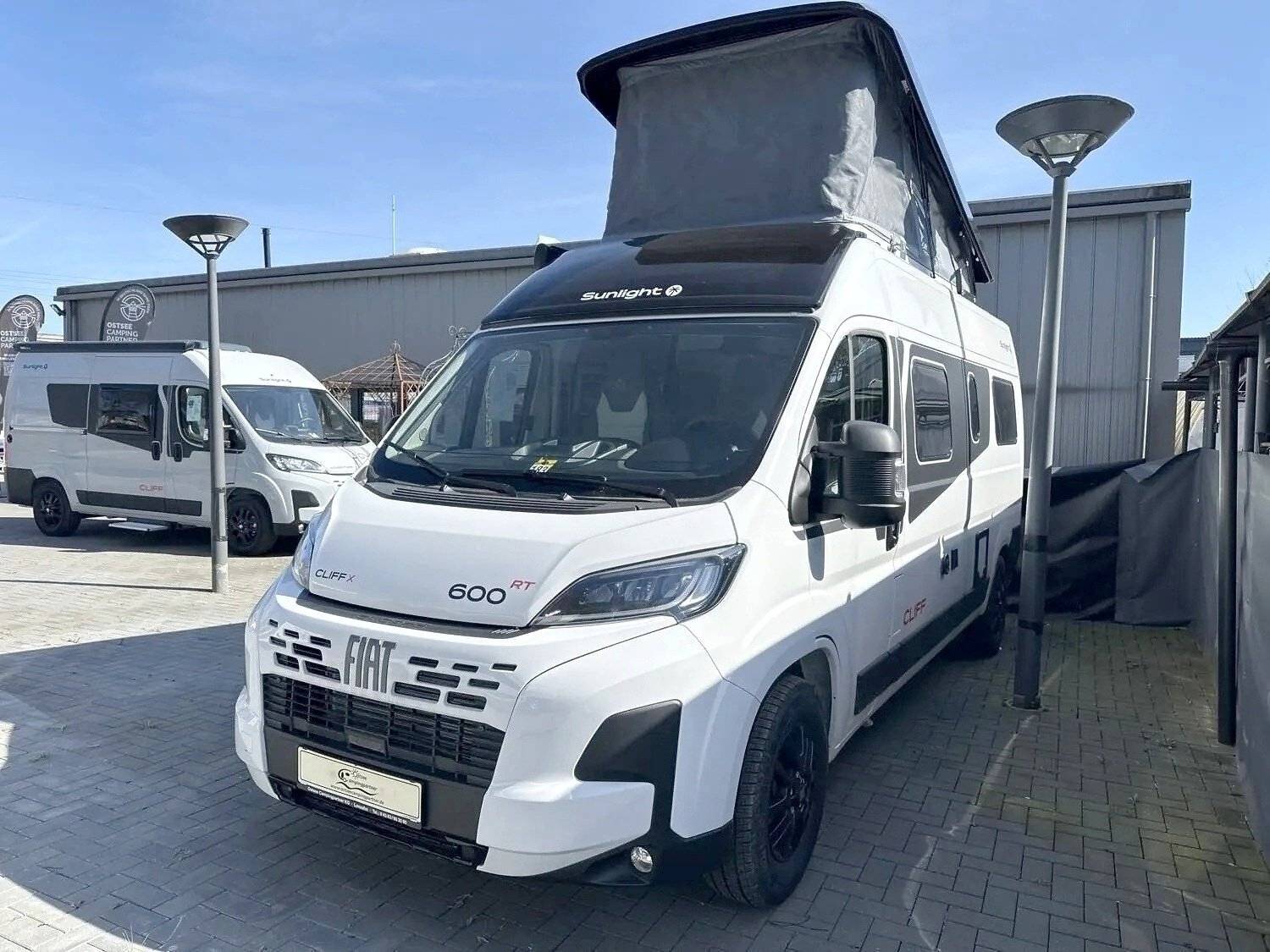 Front view from 3/4 Fiat Ducato - Yescapa