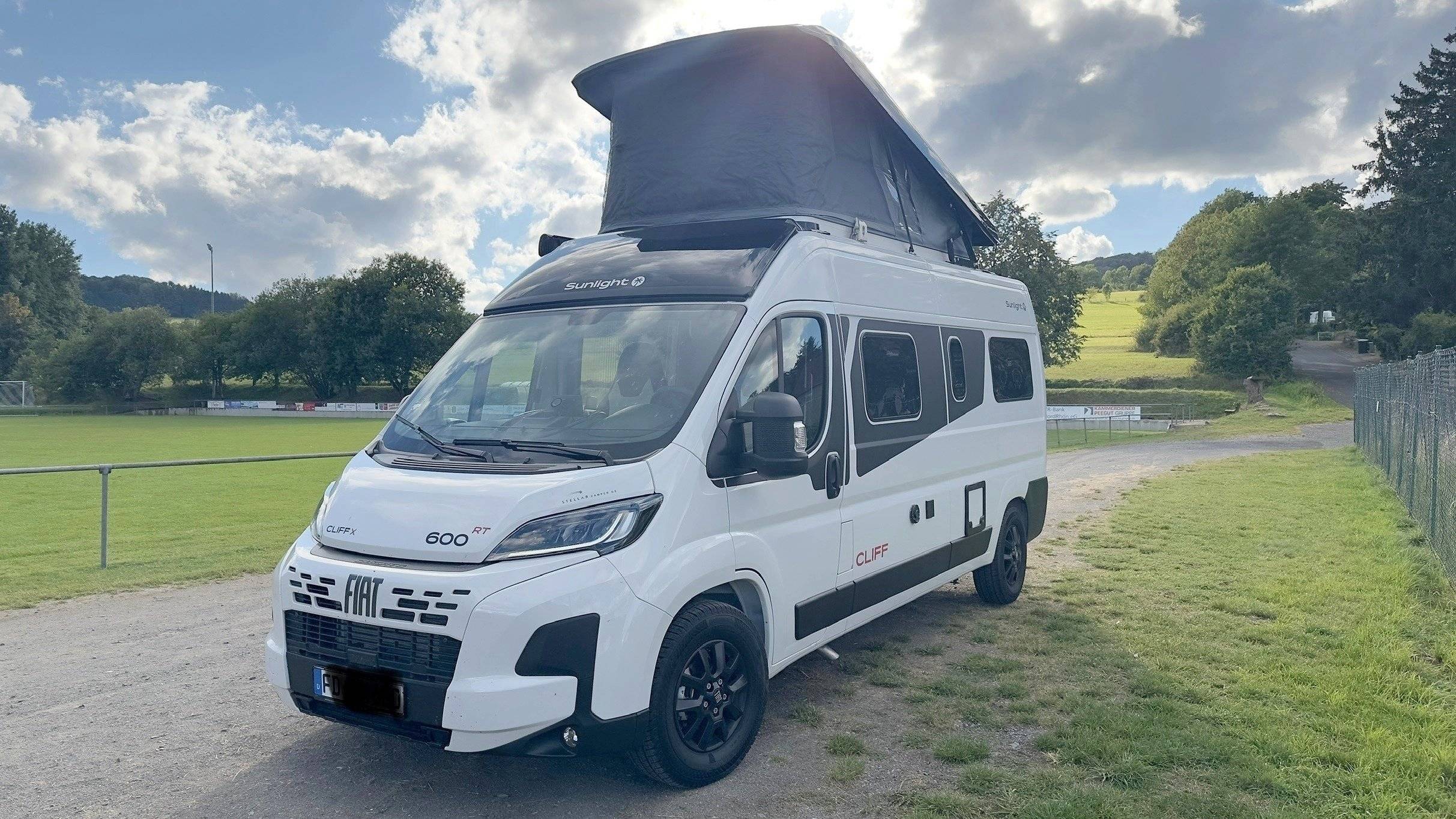 Vista frontale a ¾ Fiat Ducato - Yescapa