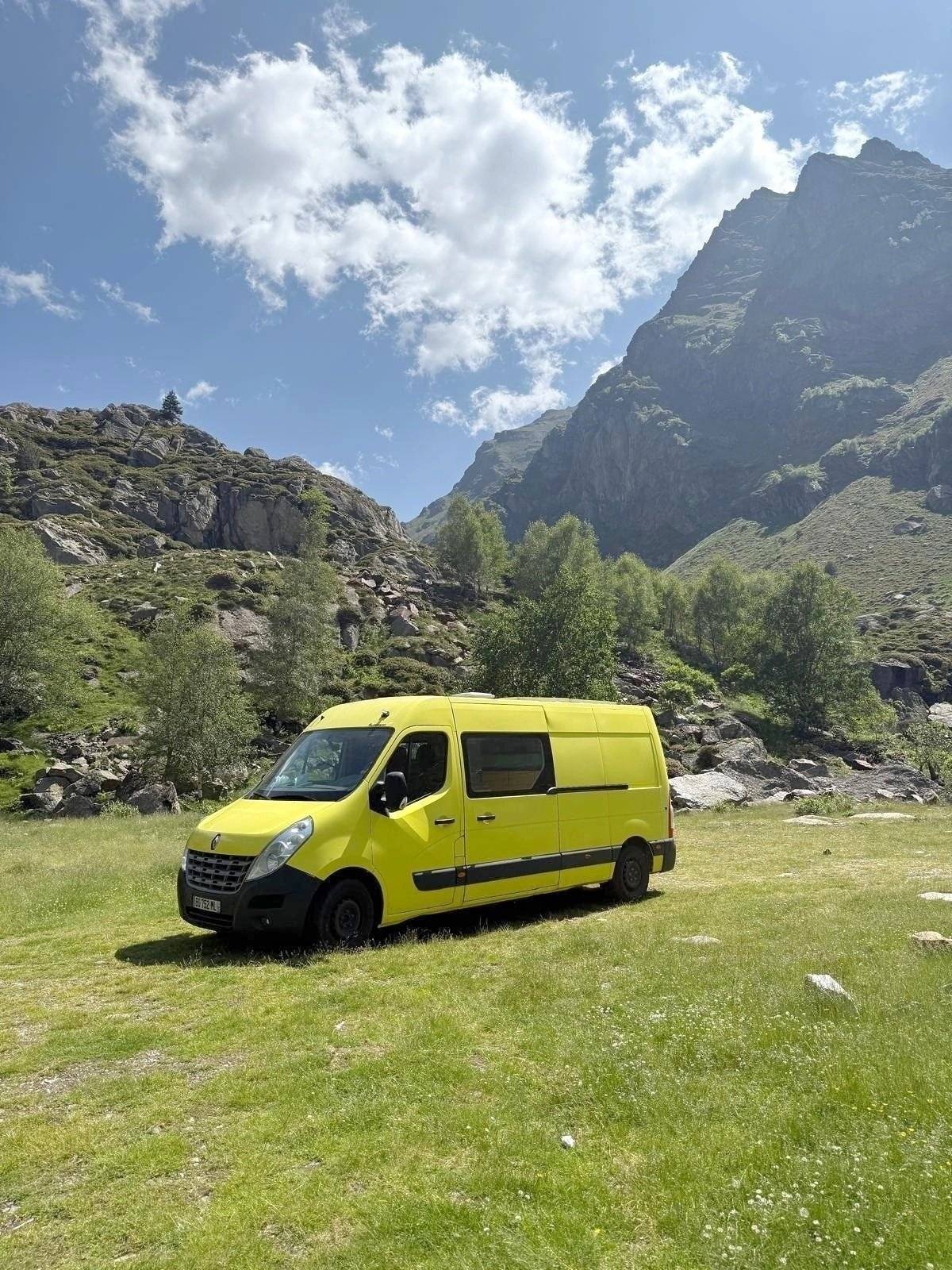 Giallo Renault Master III