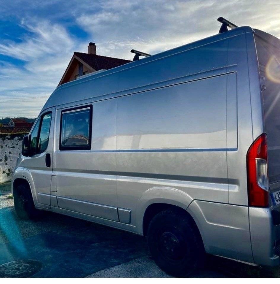 Rear view Peugeot - Yescapa