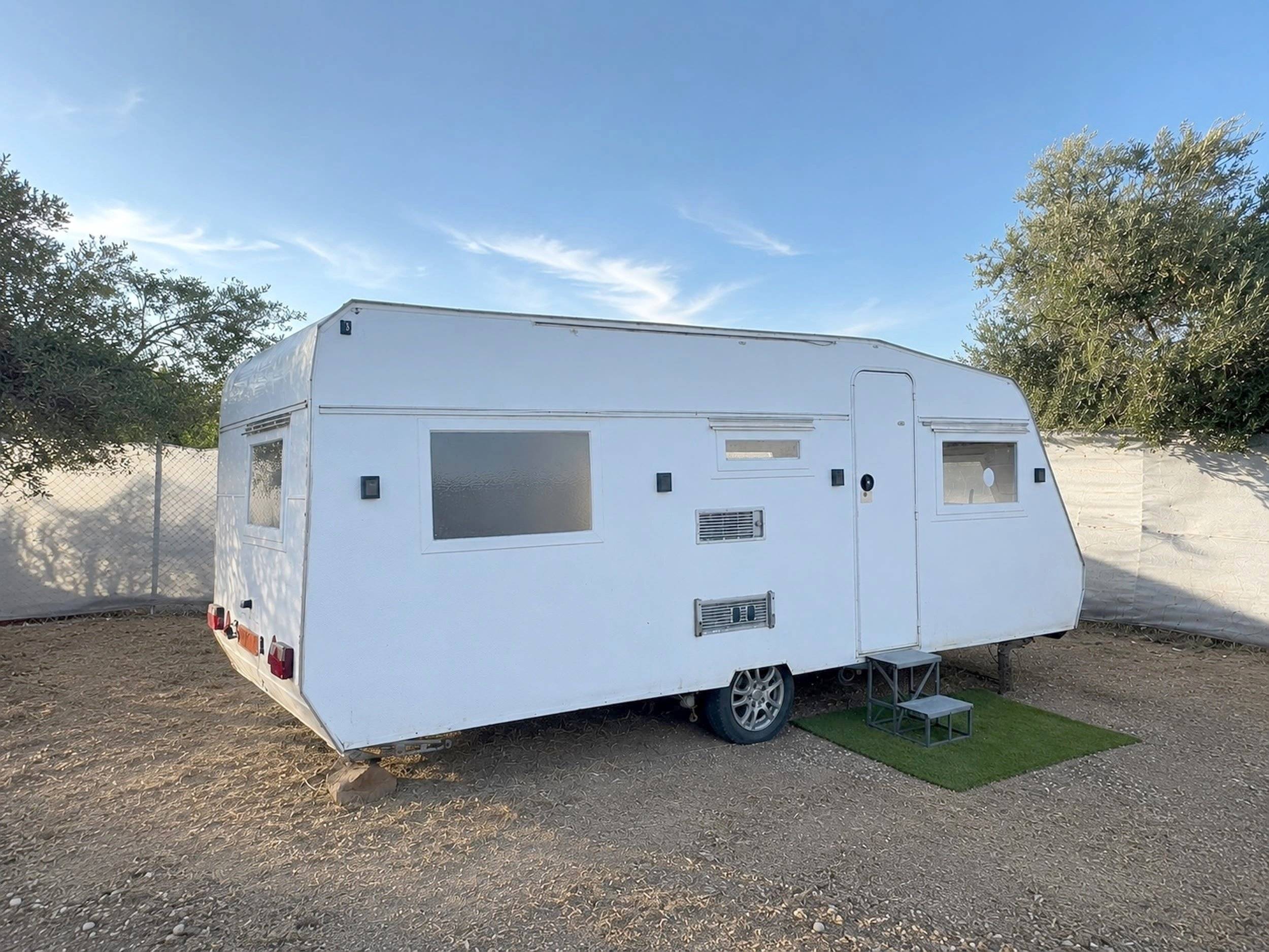 Front view from 3/4  - Yescapa