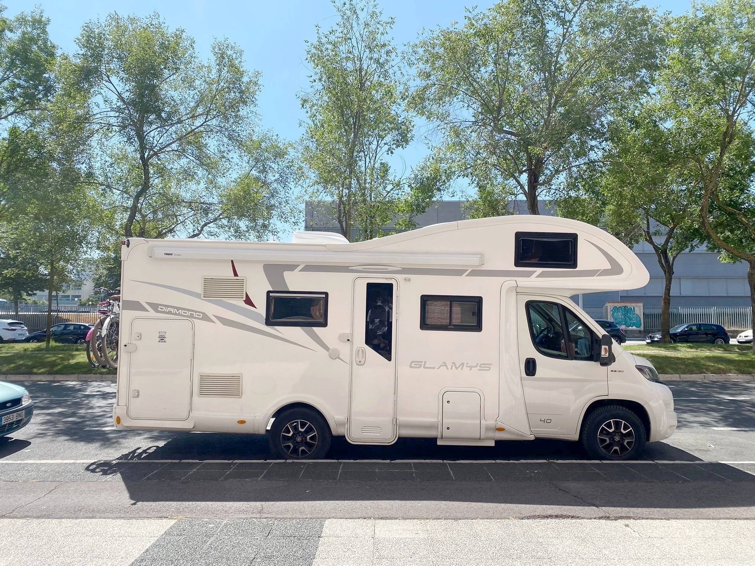Front view from 3/4 Fiat Ducato 2,3 l 130 ch - Yescapa