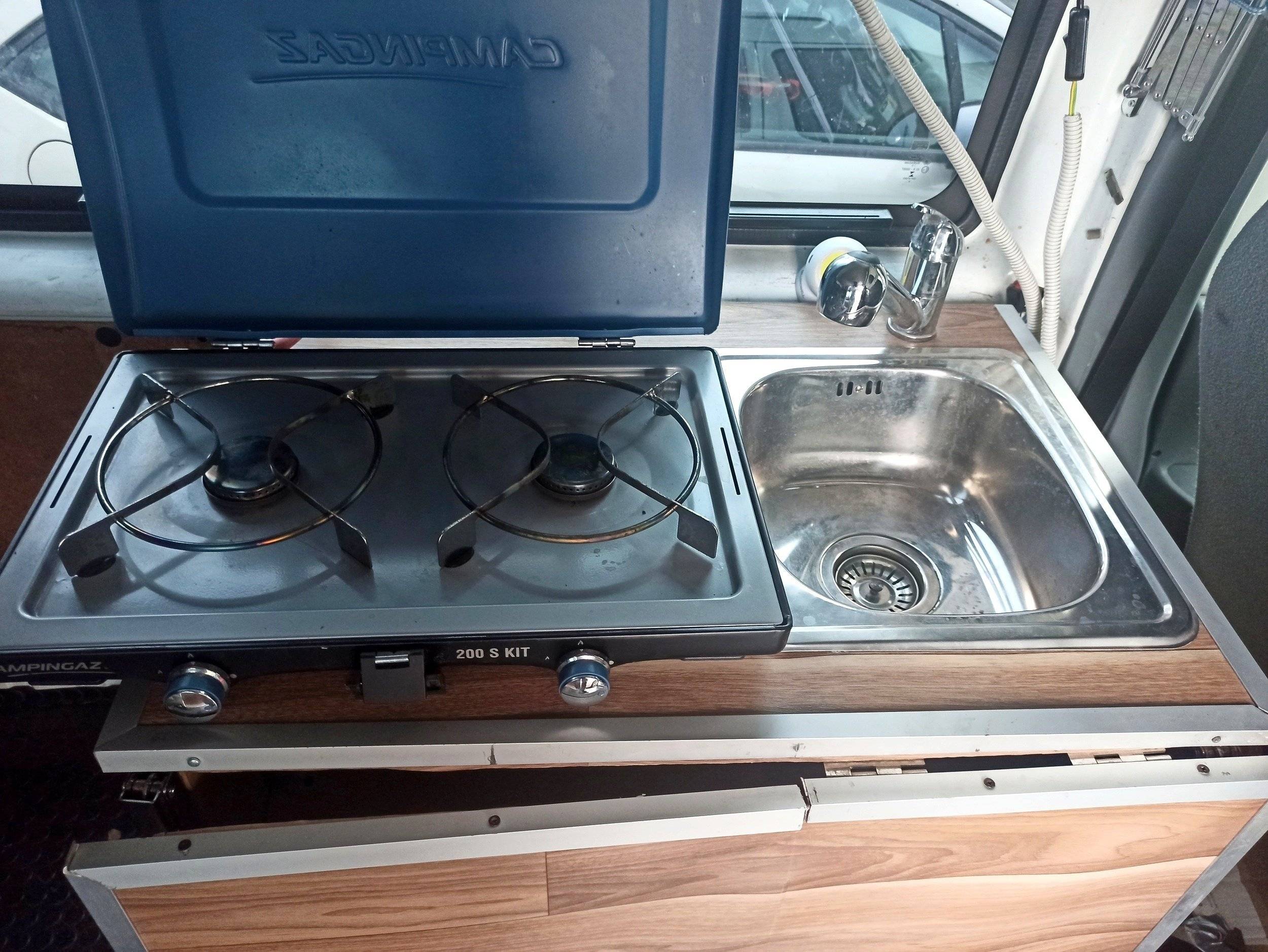 Cocina Ford Transit 2,2 l TDCi 110 ch. - Yescapa