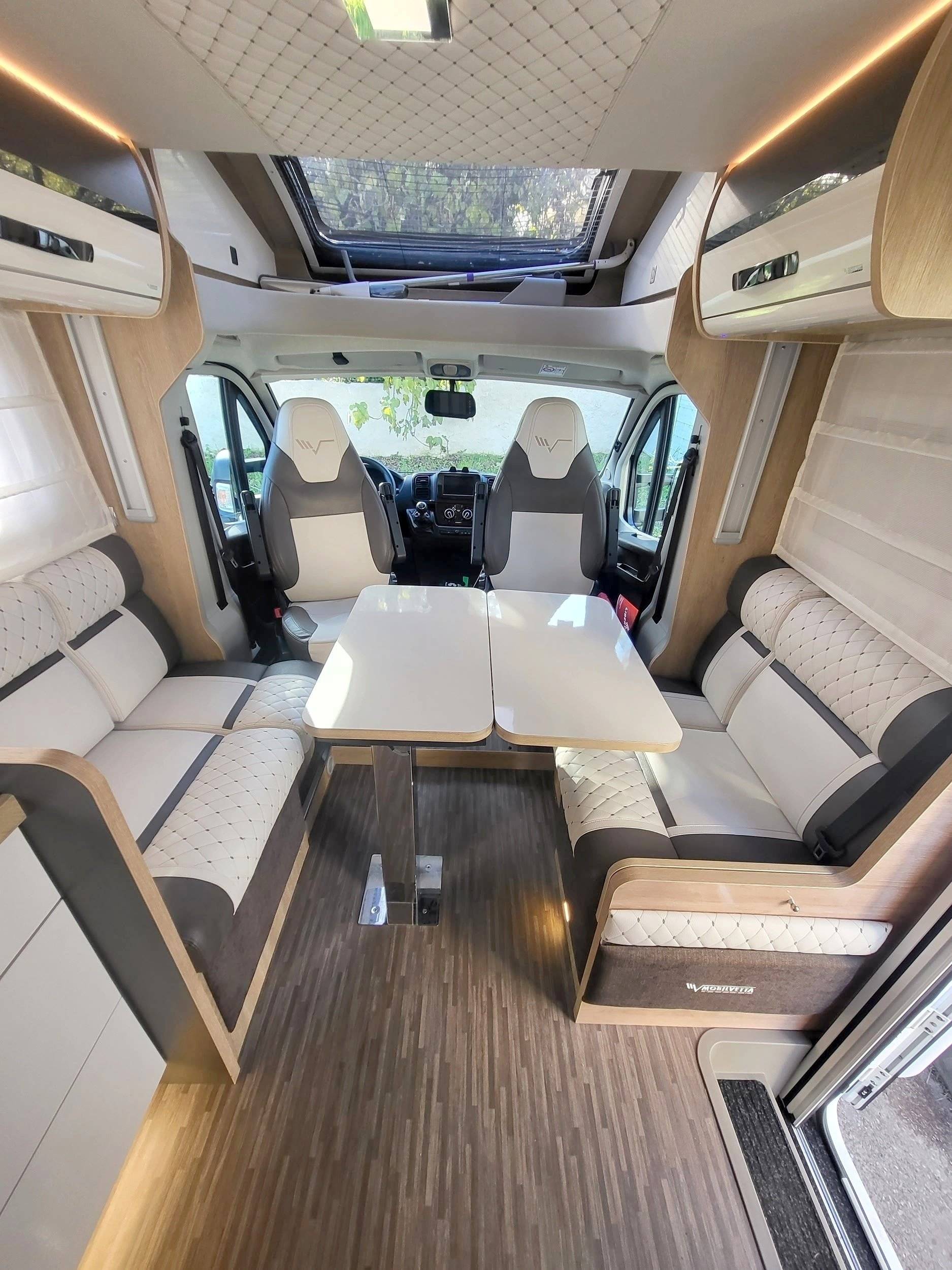 Dinette Fiat 2,3 l 130 ch. - Yescapa