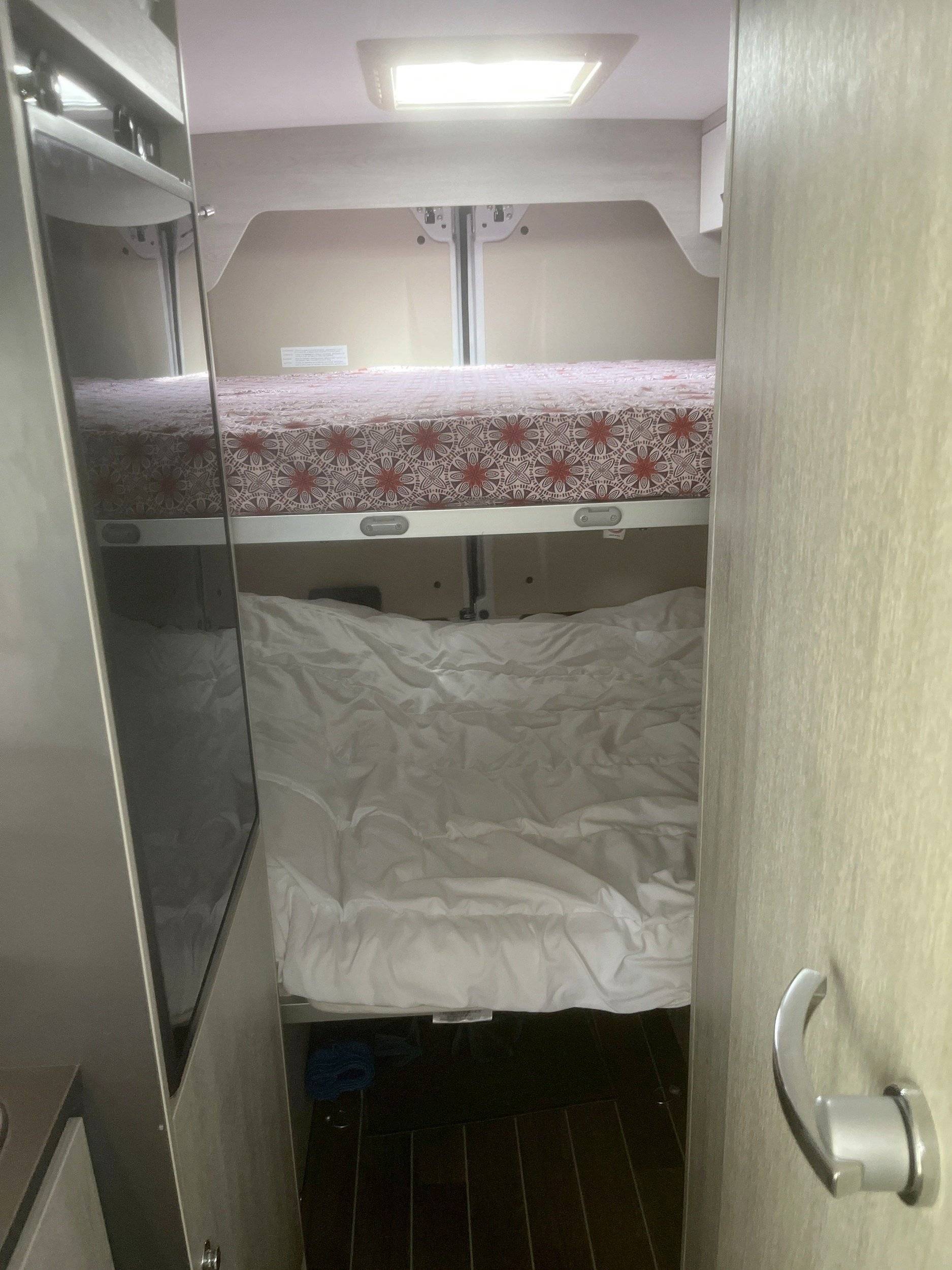 Couchages Fiat Ducato 2,3 l 130 ch. - Yescapa