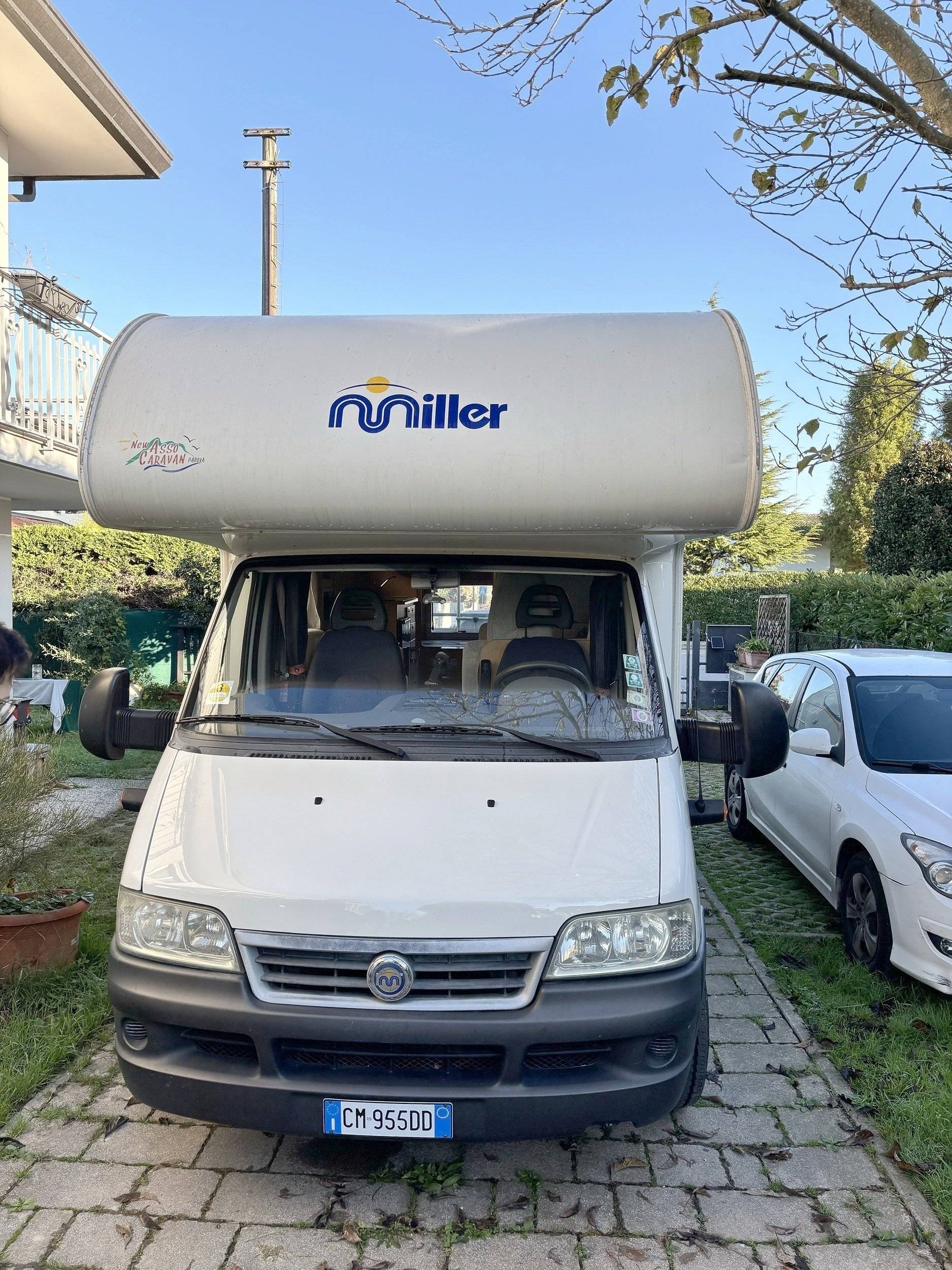 Vue avant de 3/4 Fiat FIAT DUCATO - Yescapa