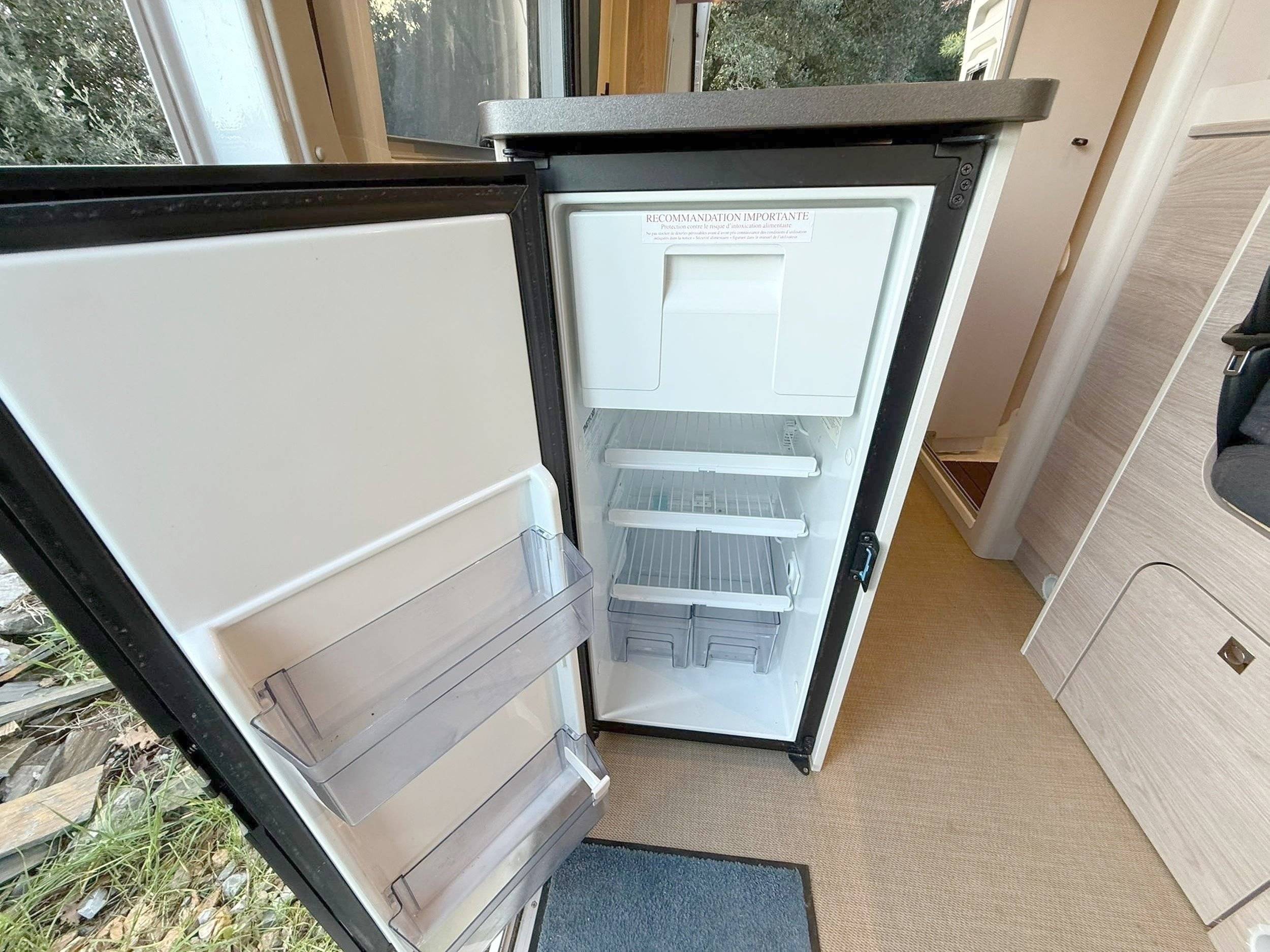 Bürstner CAMPEO C600 BLACK FOREST