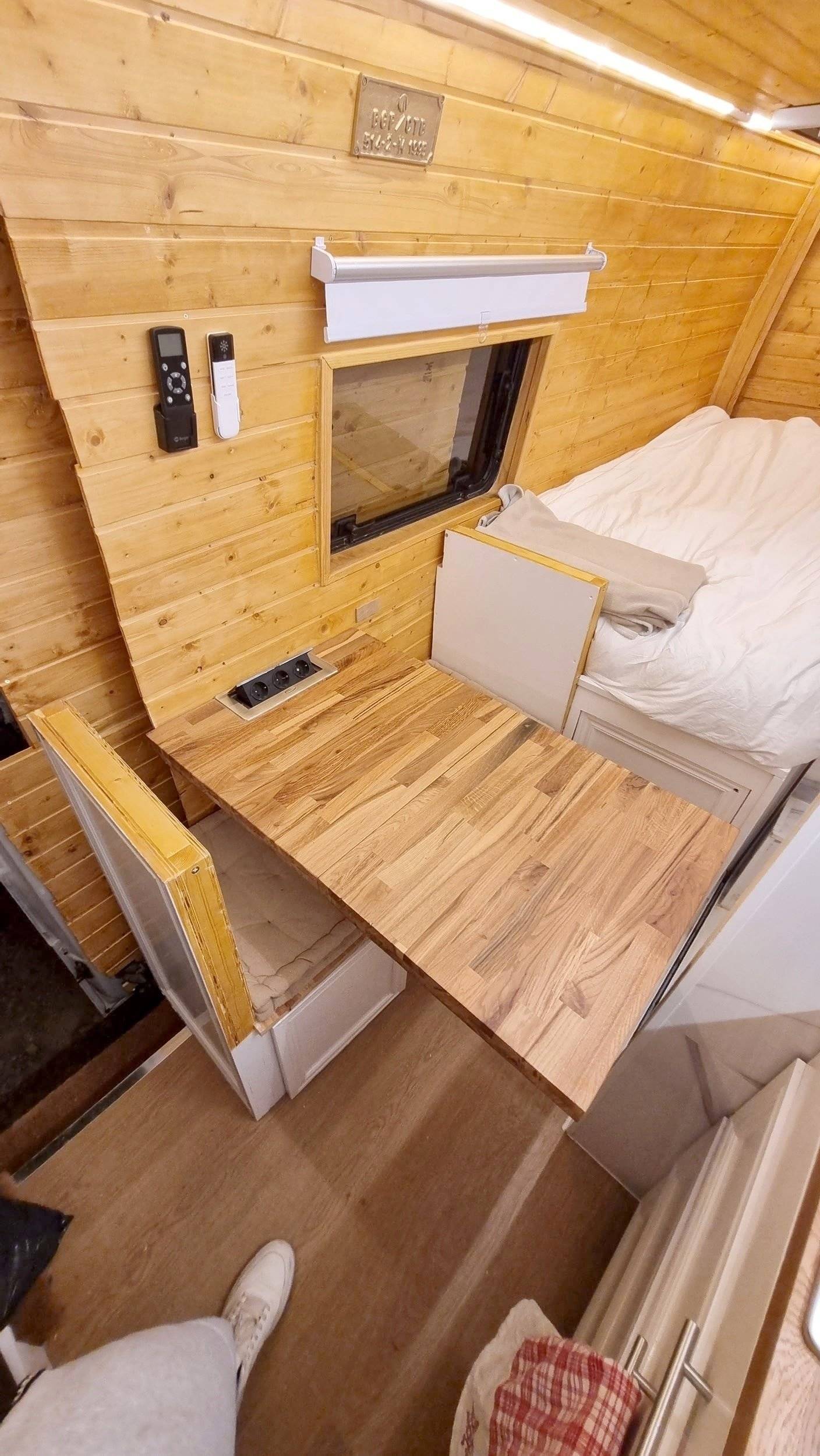 Dining Area Volkswagen Crafter 2,0 l 136 ch - Yescapa