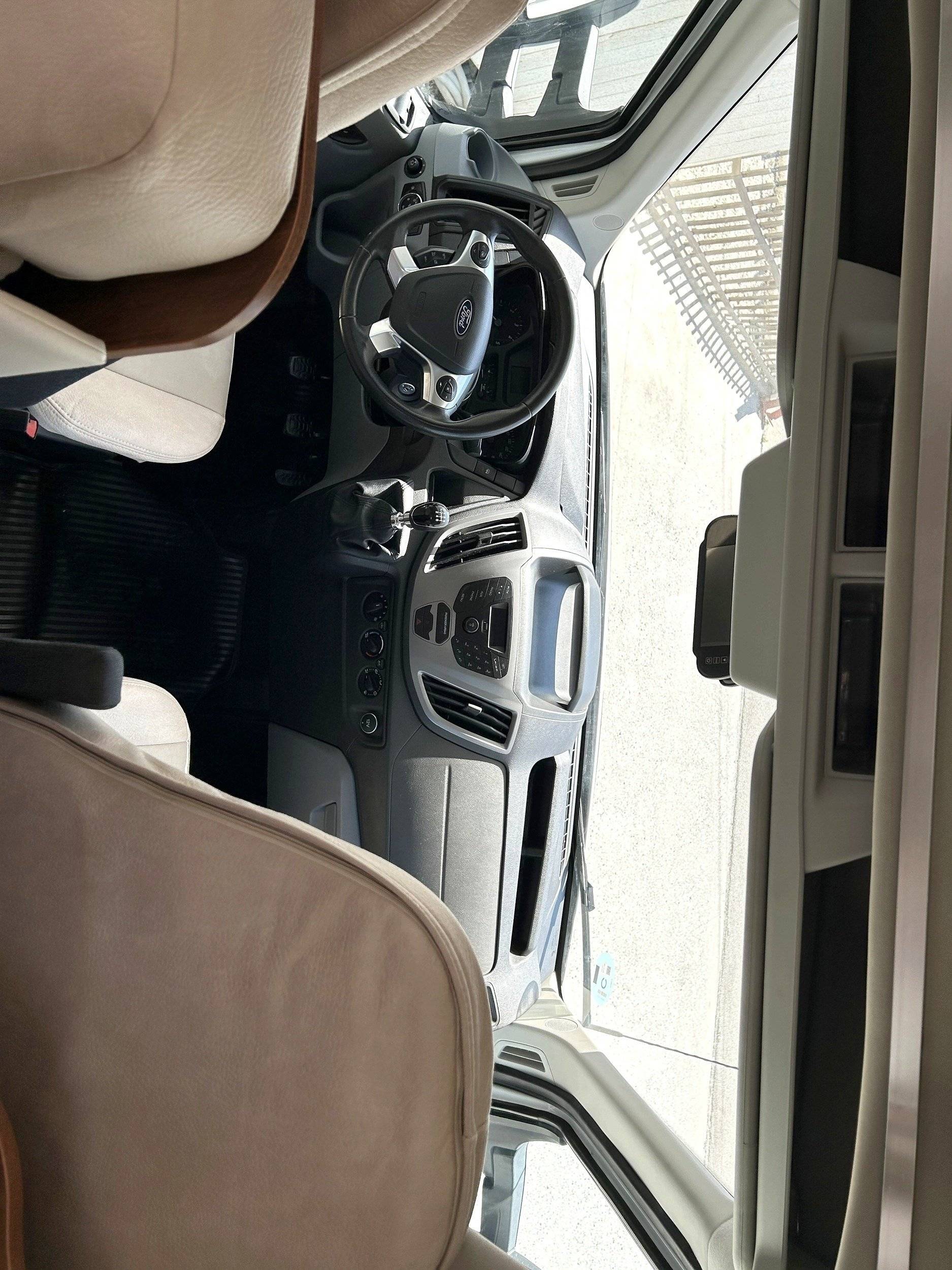 Eethoek Ford Transit - Yescapa