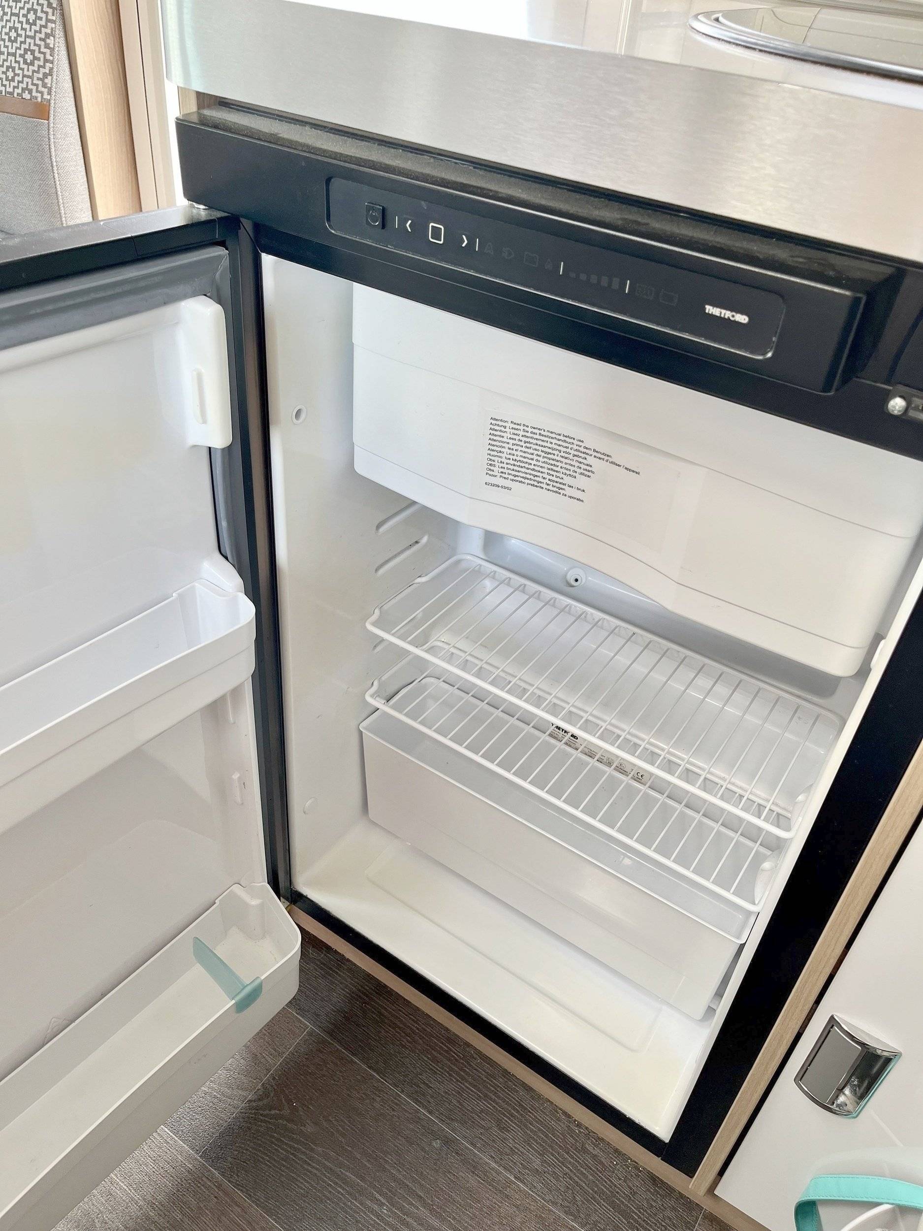 Teilintegriertes Wohnmobil