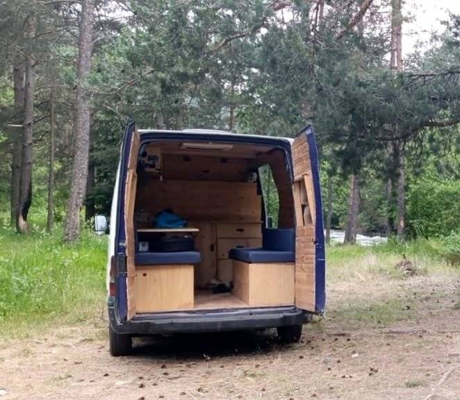 Achterkant Ford TRANSIT TD/300M - Yescapa