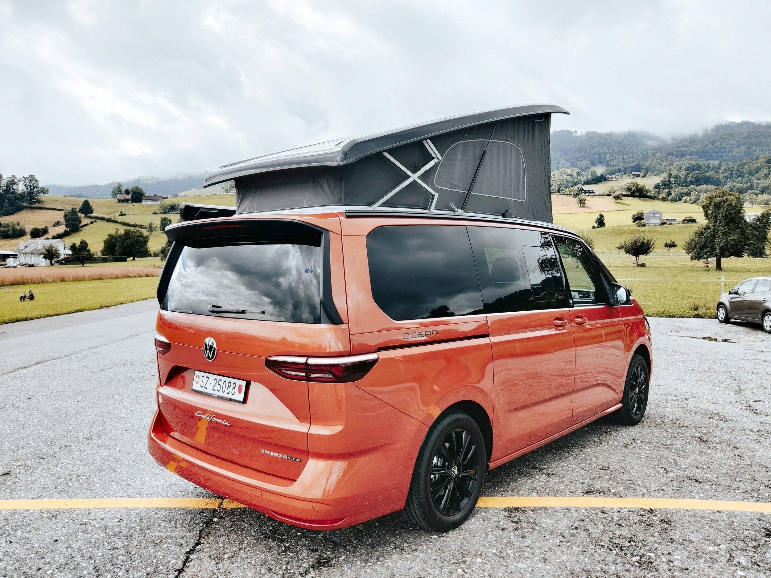 Comedor Volkswagen T7 New California Ocean PHEV 4M - Yescapa