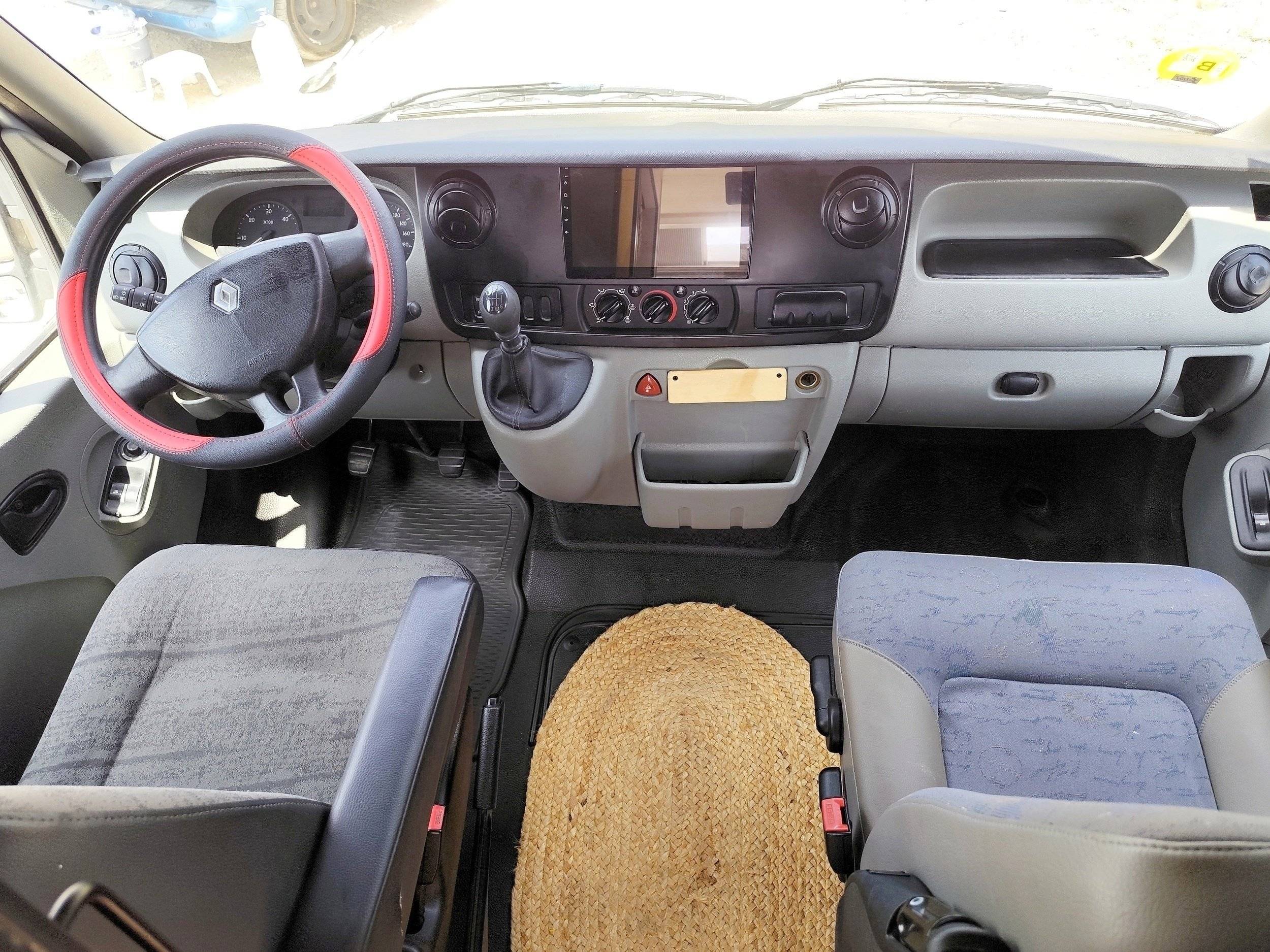 Berth Renault Master 2,5 l dCi 120 ch. - Yescapa
