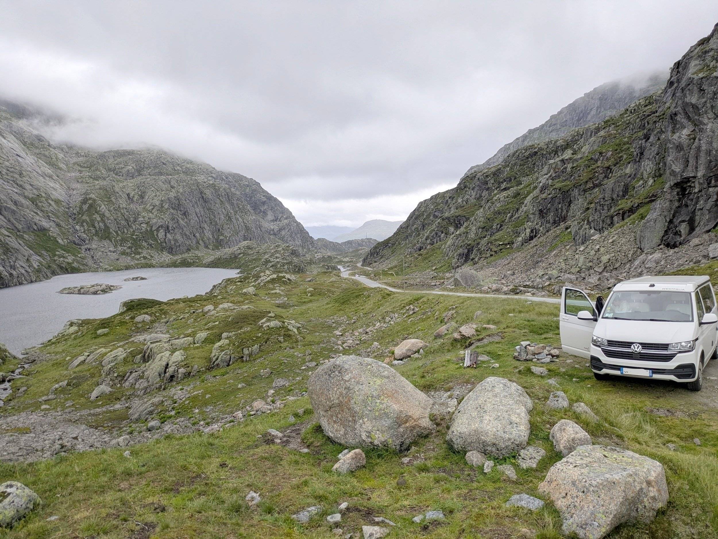 Front view from 3/4 Volkswagen T6.1 2.0TDI 150ch - Yescapa