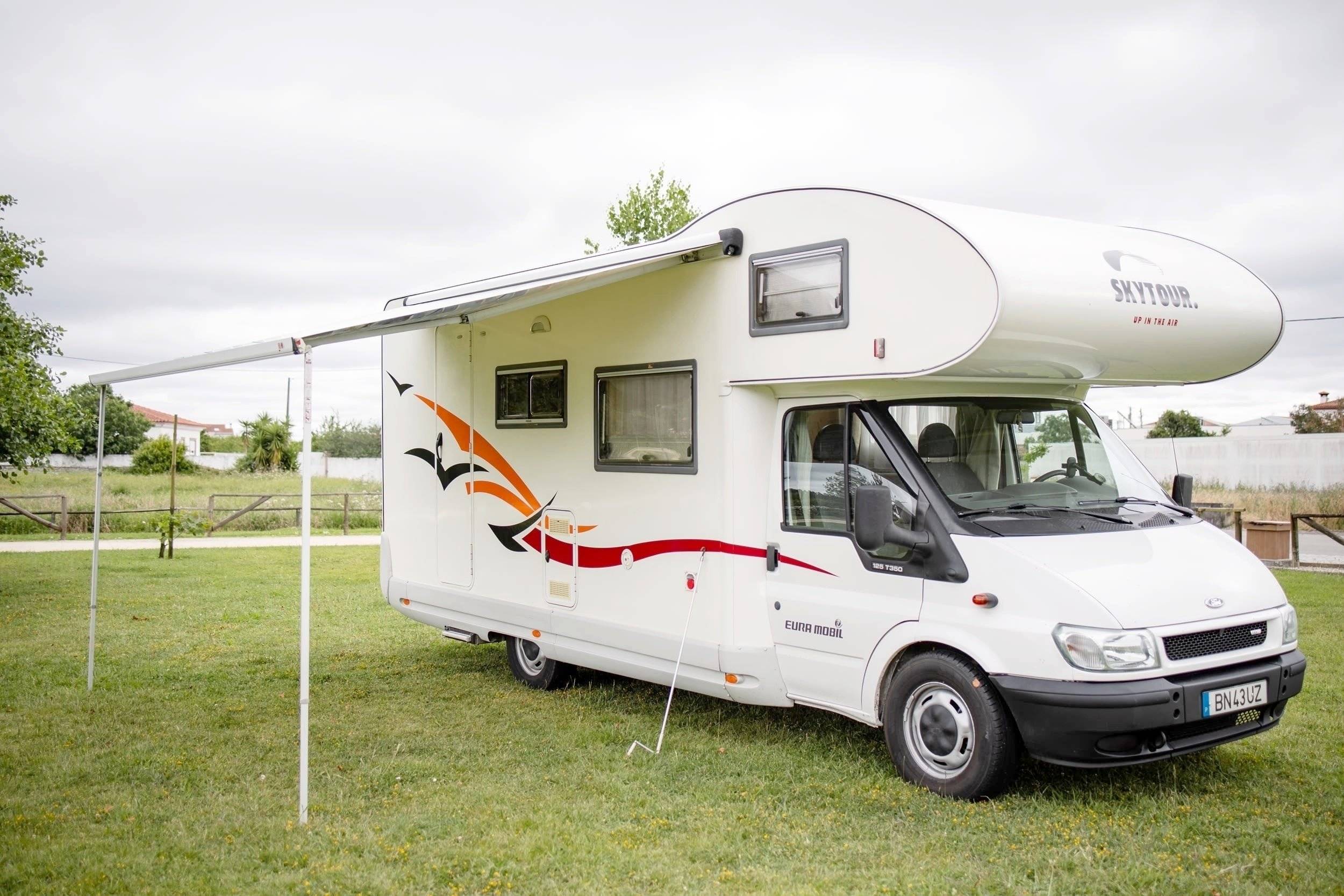 Voorkant 3/4 Ford Transit 125 ch - Yescapa