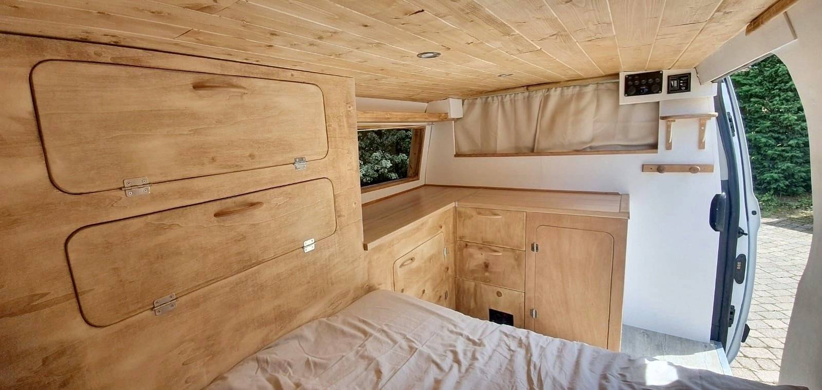 Slaapplaatsen Ford Transit 2,0 l 130 ch - Yescapa