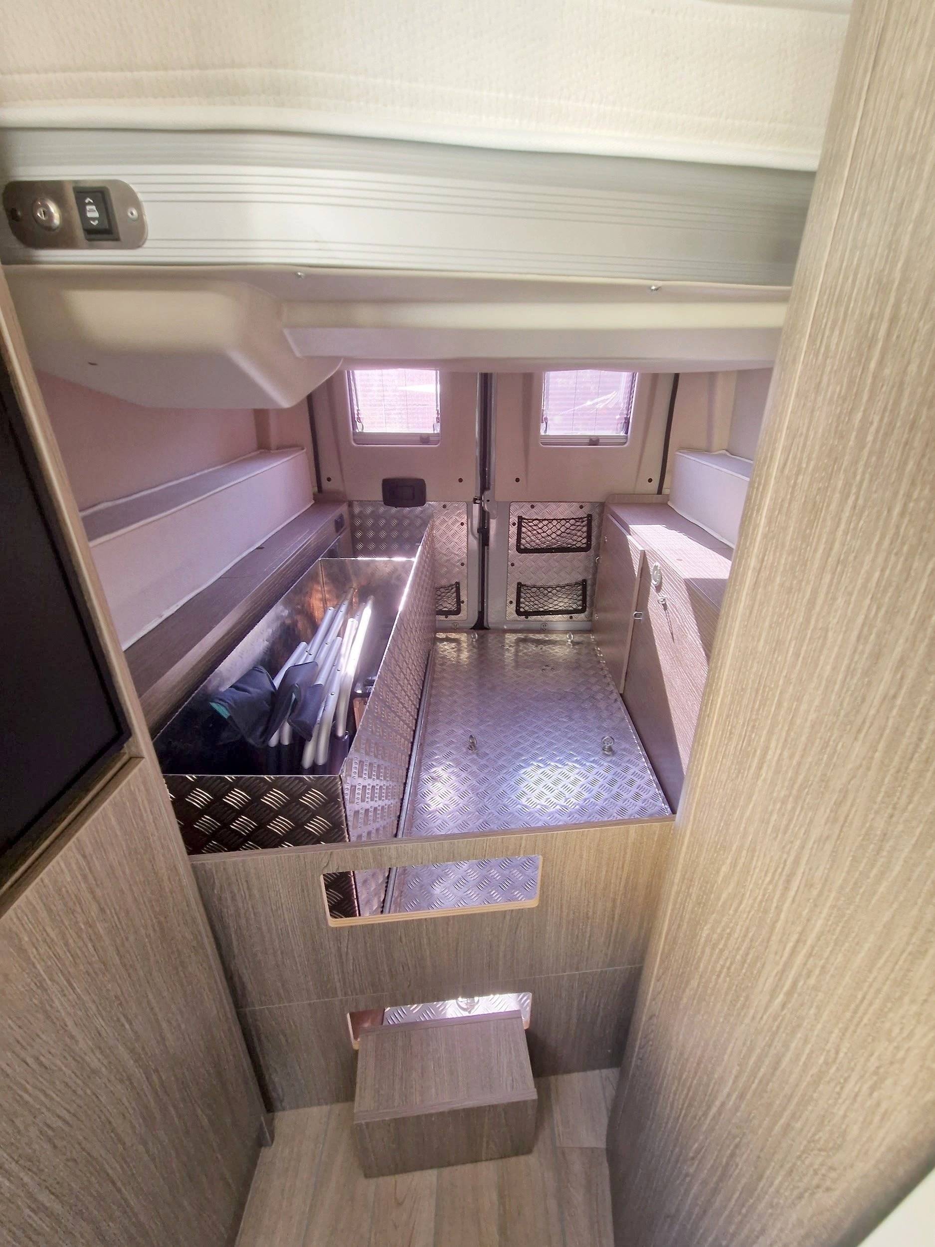 Challenger V210 road edition