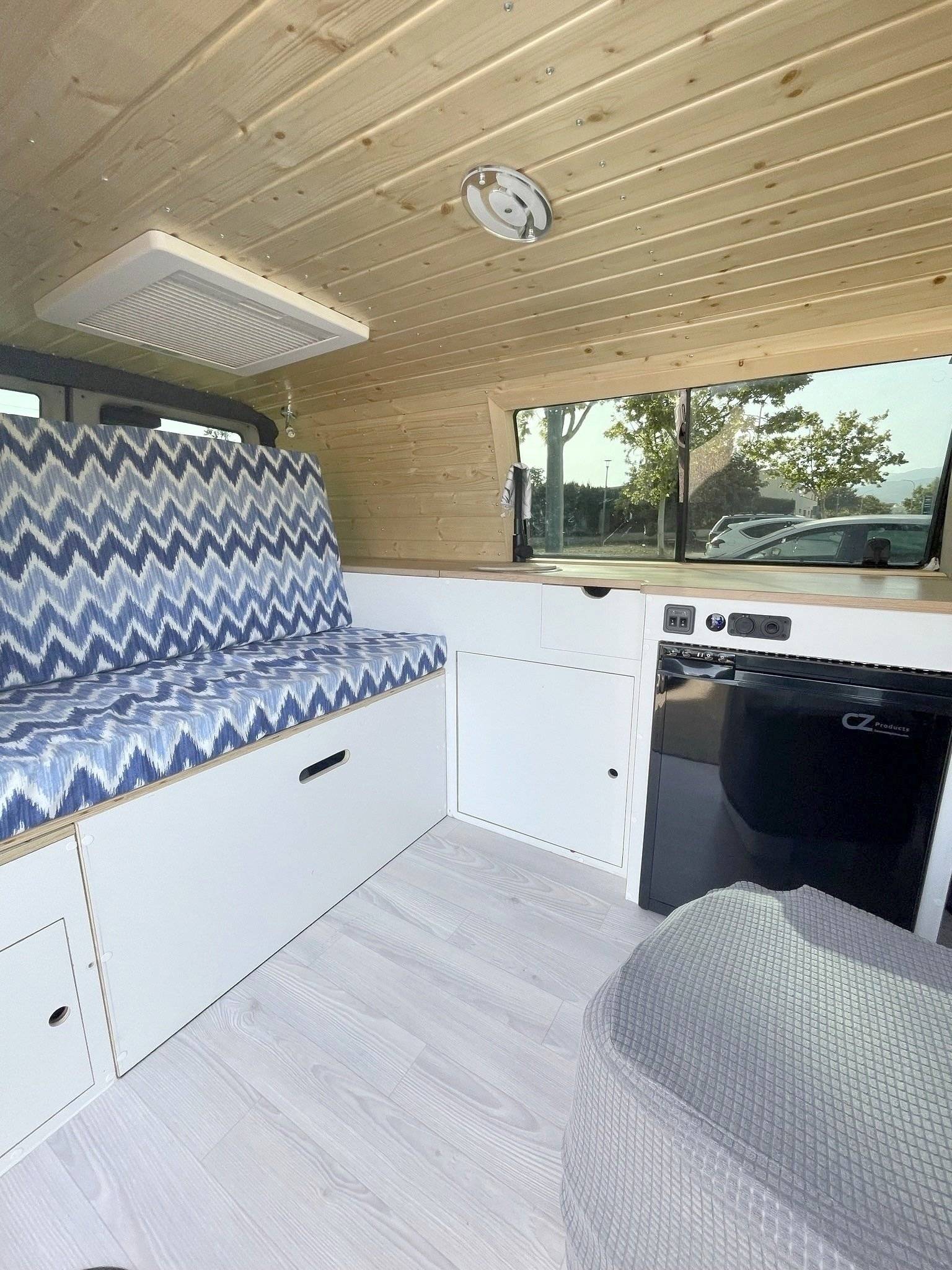 Coin repas Volkswagen T4 kombi - Yescapa
