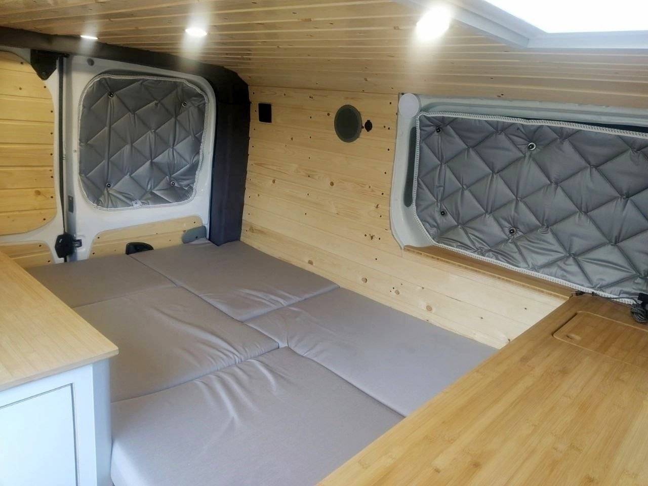 Berth Nissan Nissan Primastar - Yescapa