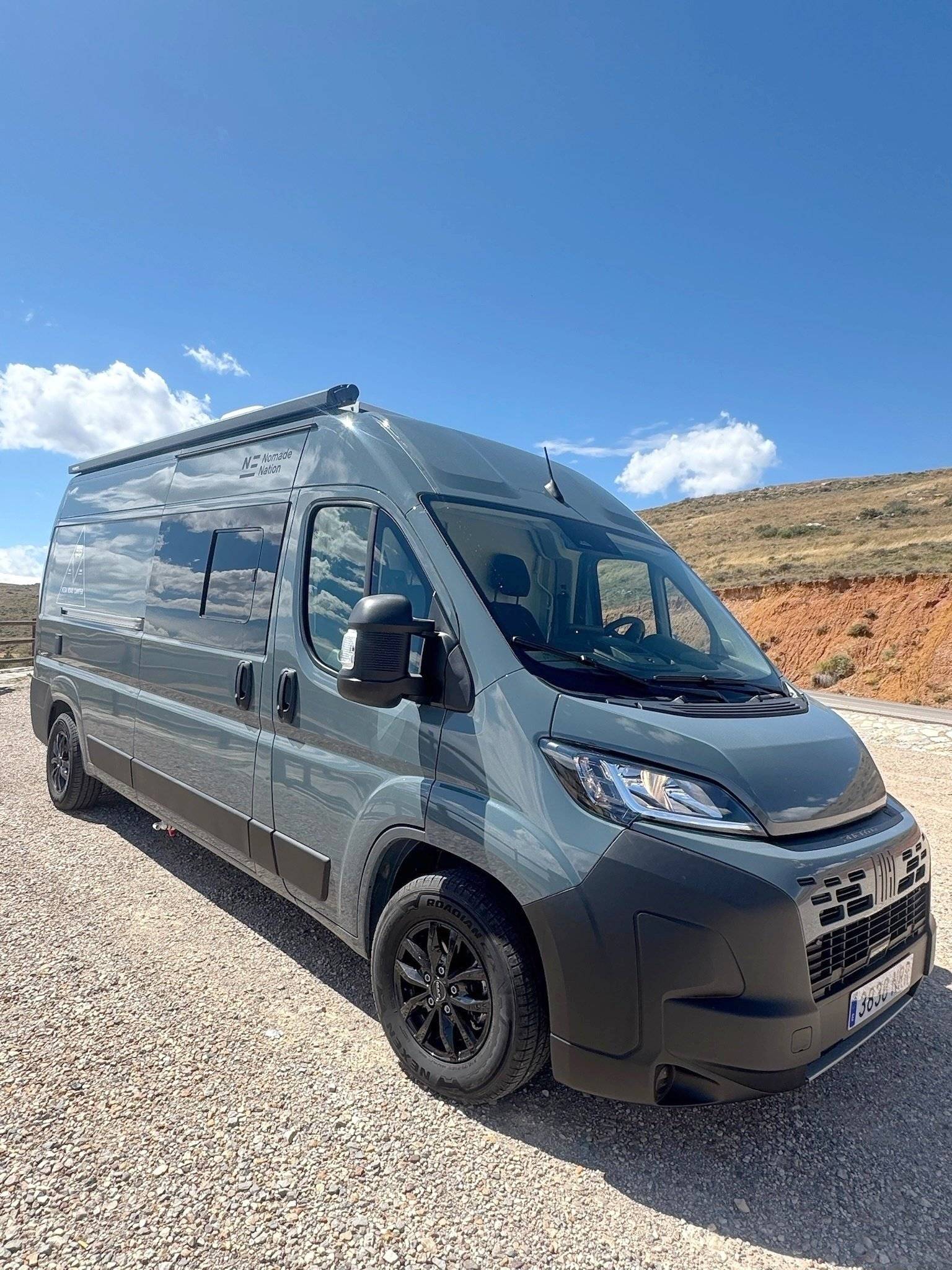 Front view from 3/4 Fiat Ducato 2,2 140cv - Yescapa