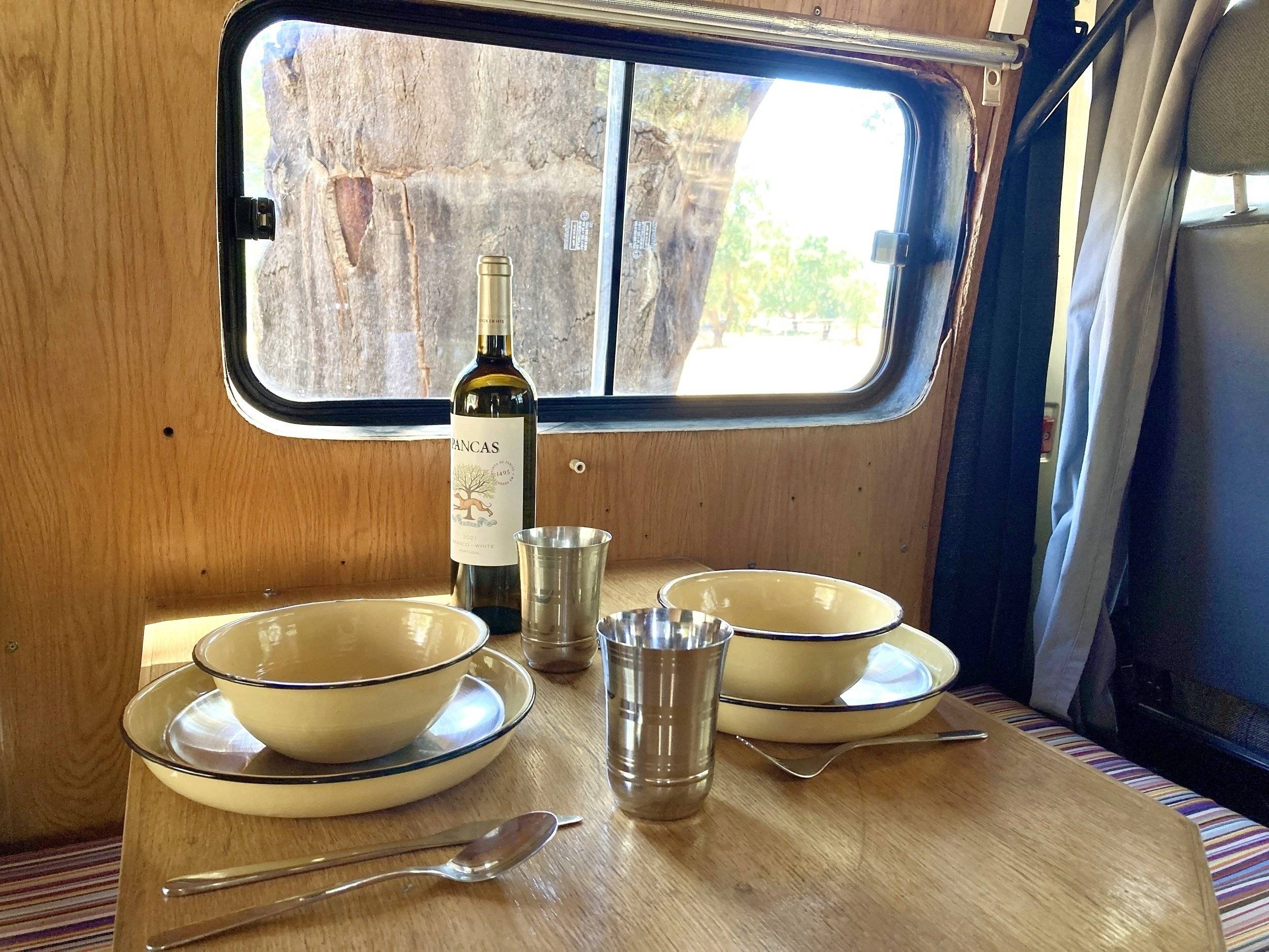 Comedor Mercedes 207D - Yescapa