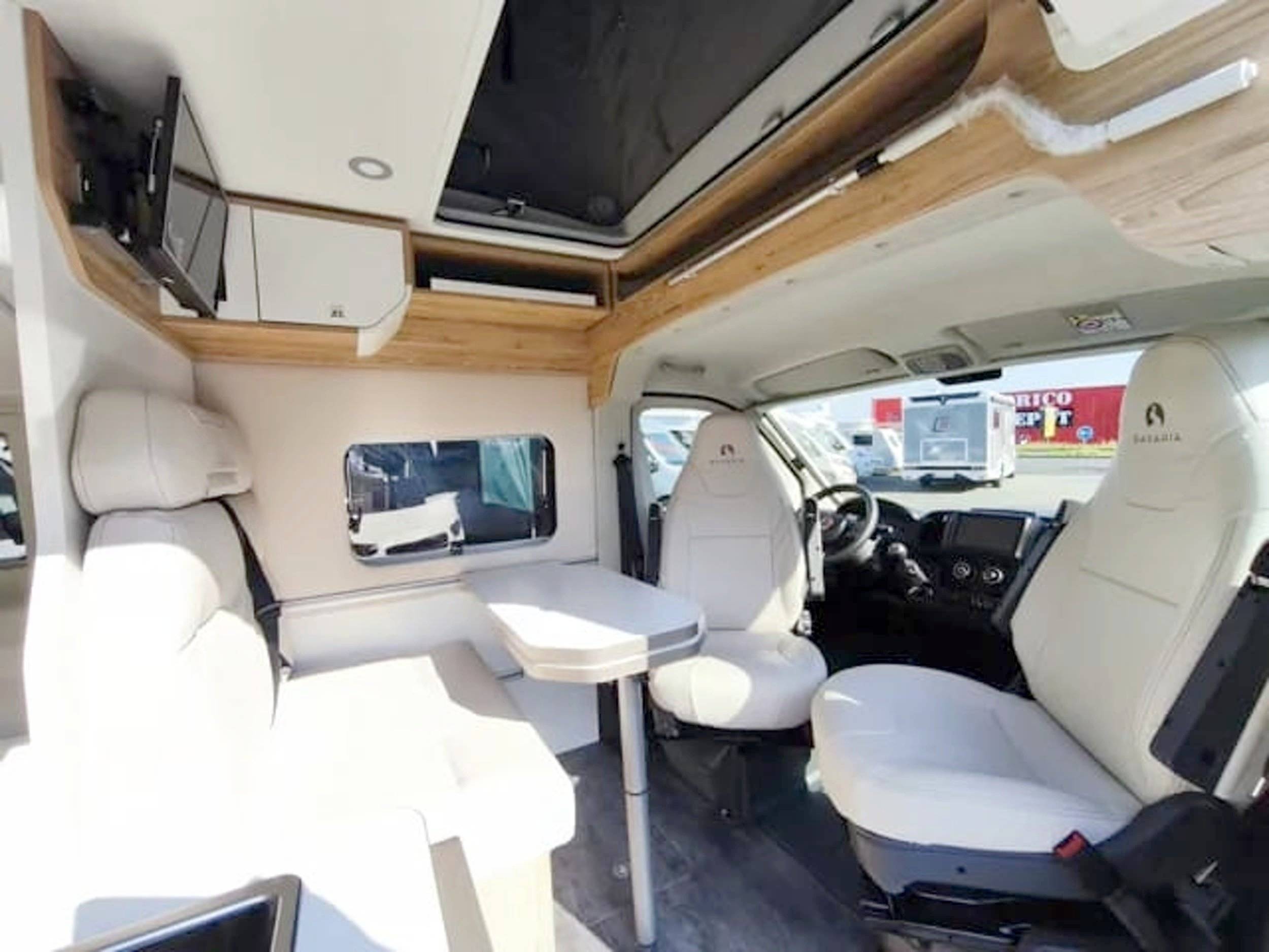 Dining Area Fiat Fiat ducato 140cv 2.2L - Yescapa