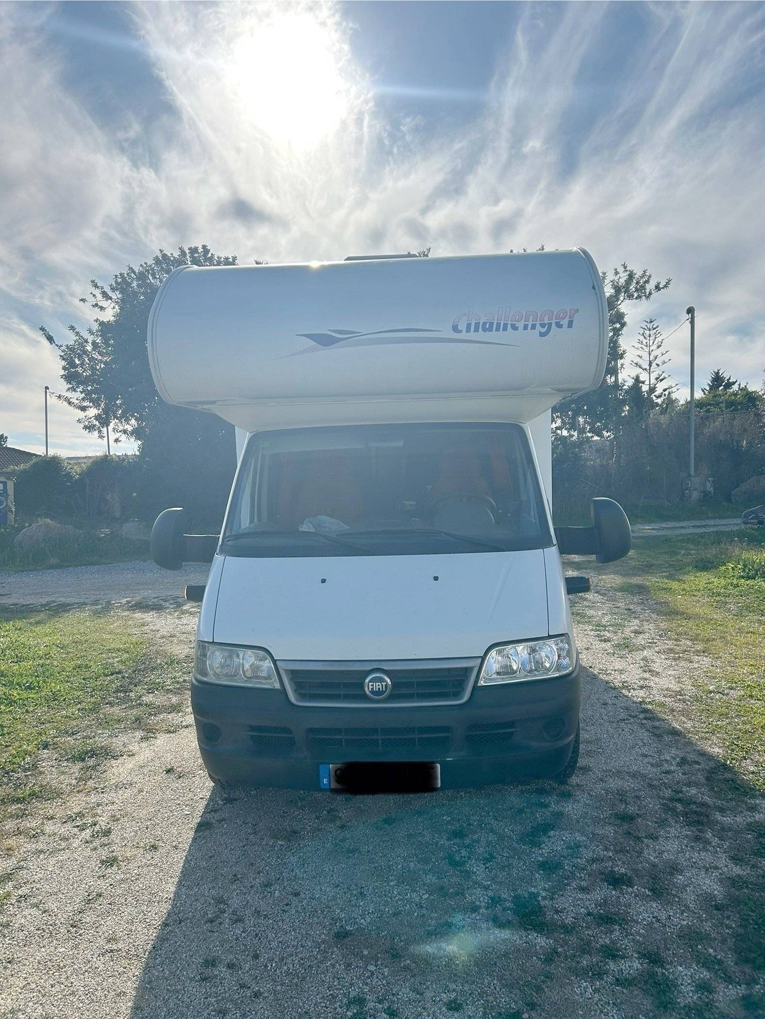 Front view from 3/4 Fiat - Yescapa